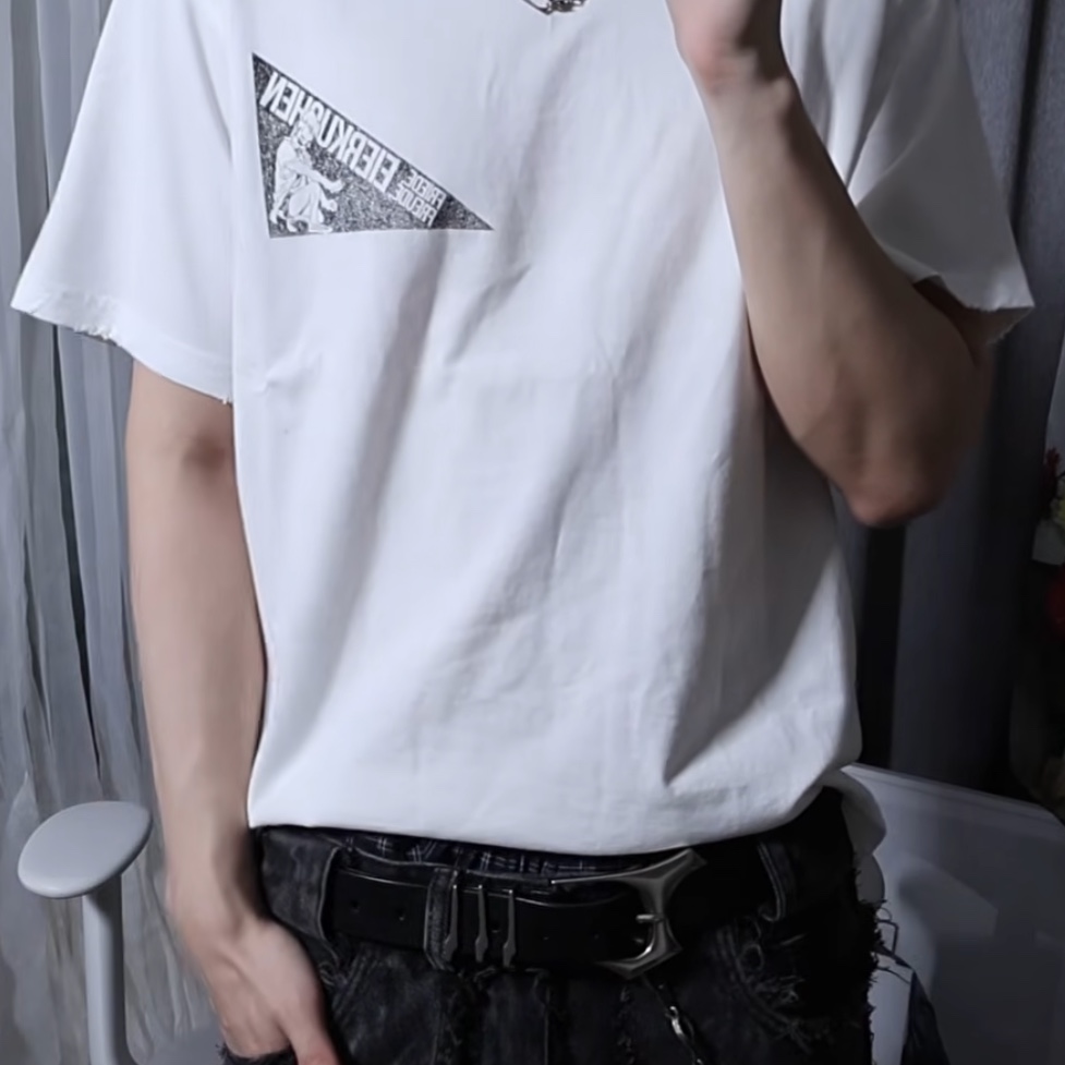 Epr. Layer Fang Cow Leather Belt, Epr. Layer Love Parade T-shirt 착용 스타일 - 1