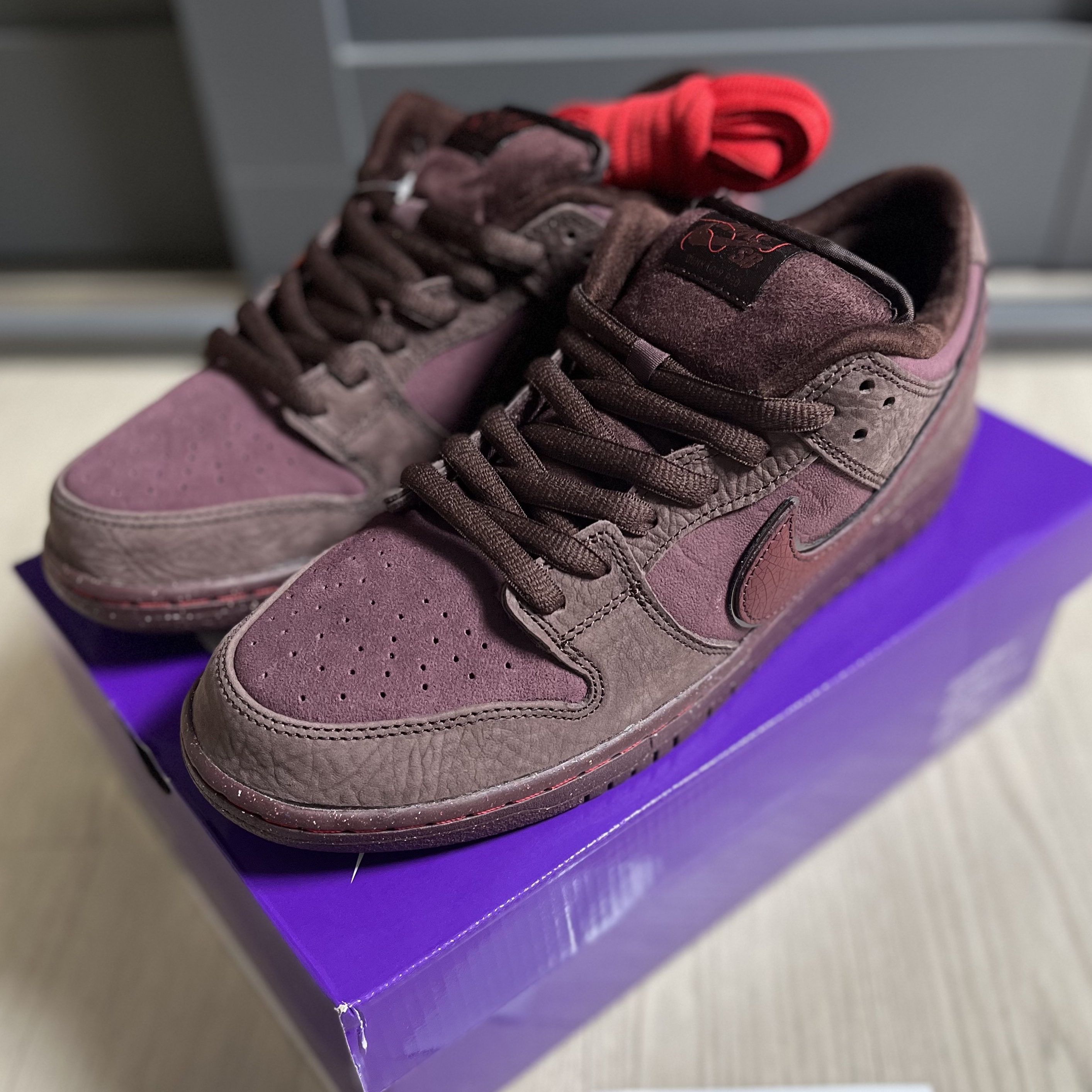 Nike SB Dunk Low PRM Burgundy Crush 착용 스타일