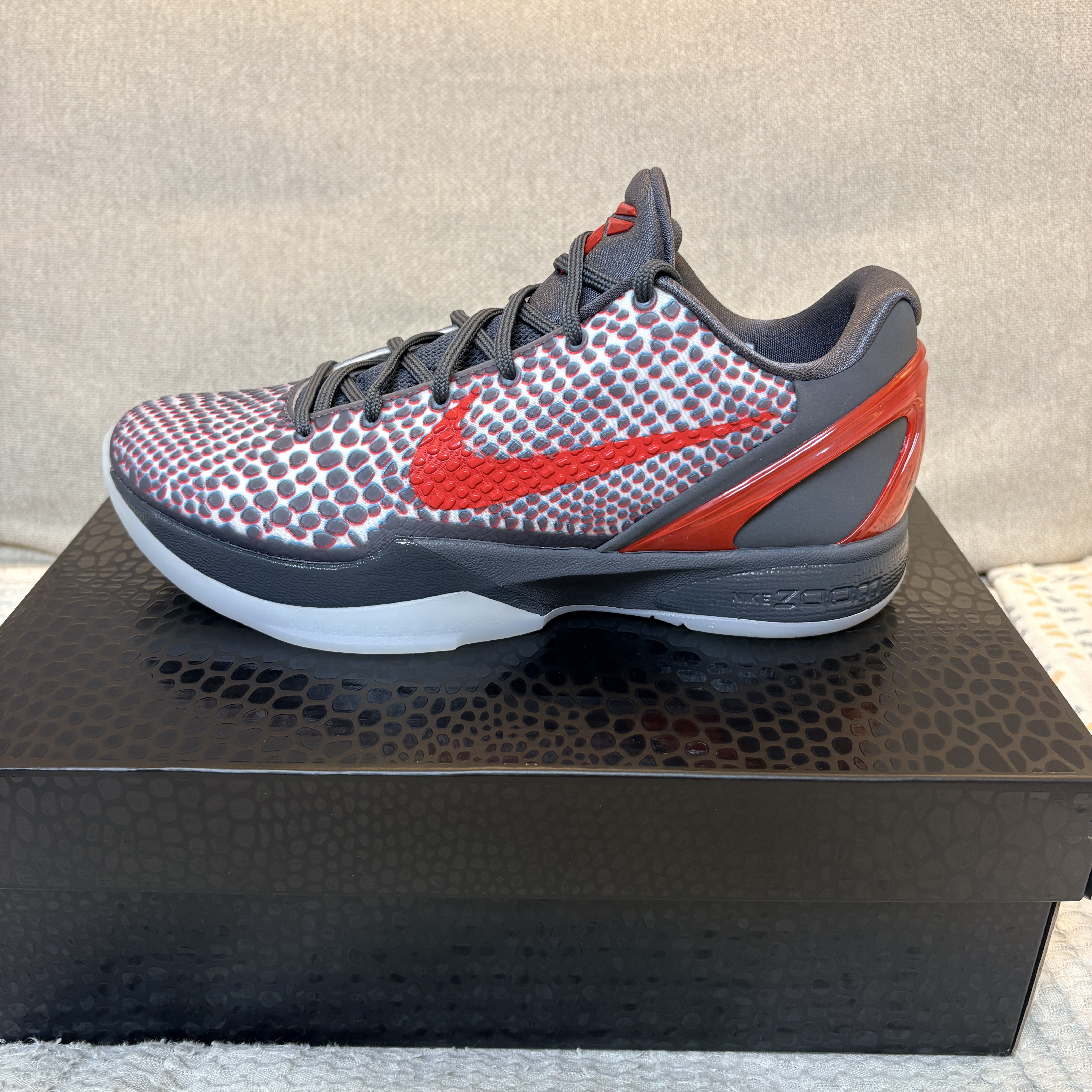 Nike Kobe 6 Protro 3D Dark Grey Chlorine Blue 착용 스타일 - 2