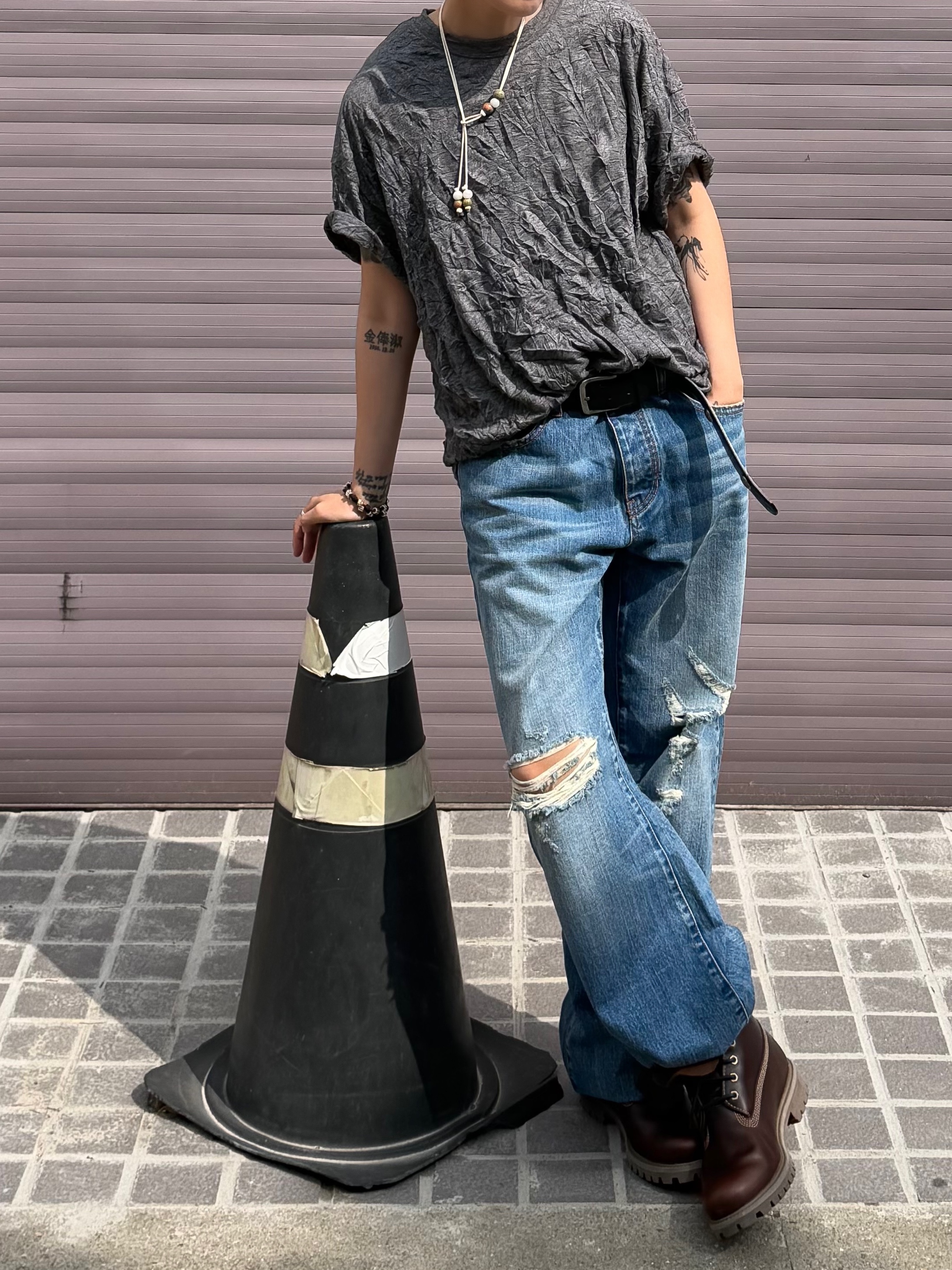 Hono Report Rope Necklace Ivory, Khak. Crinkle T-Shirt In Cotton / Polyester Charcoal 착용 스타일 - 7