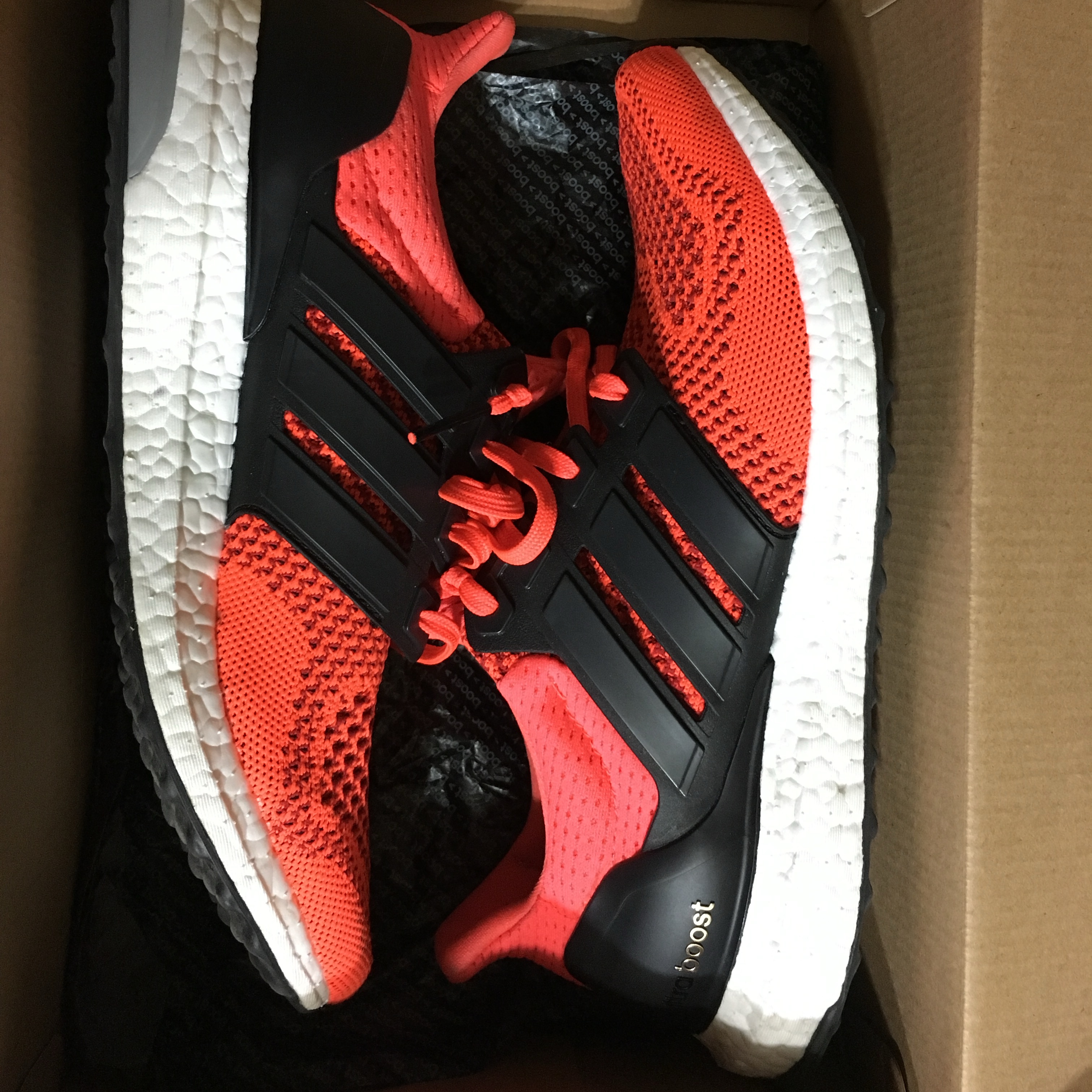 Adidas Ultraboost 1.0 Solar Red 착용 스타일