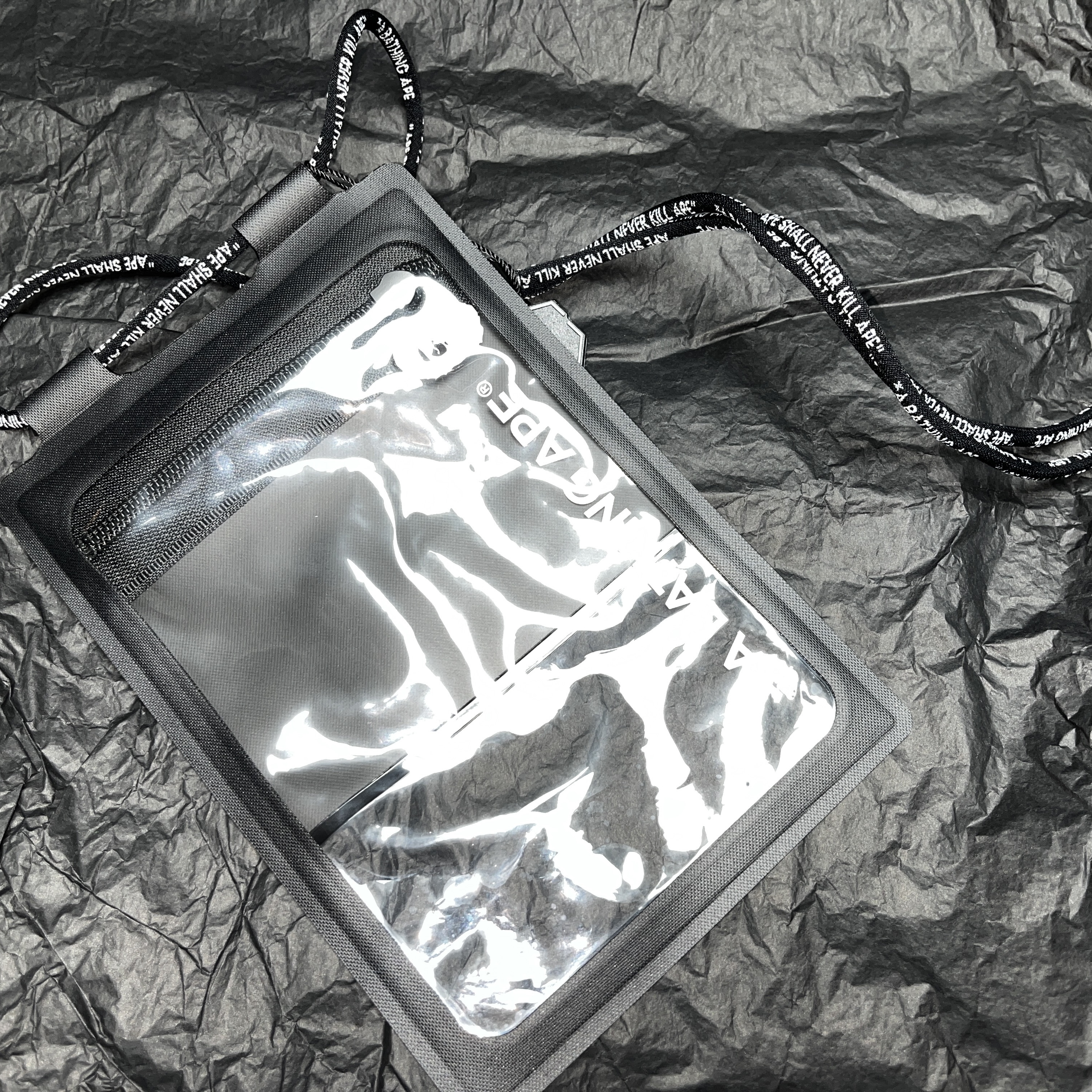 BAPE Summer Bag Waterproof Smartphone Pouch Black - 24SS 착용 스타일