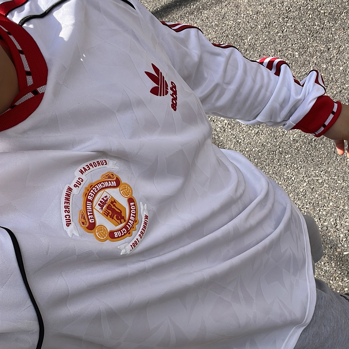 Adidas Manchester United 91 Away Long Sleeve Jersey White - KR Sizing, [KREAM 단독][예약 배송] Sapiens Engineered Over Fit Shorts Gray 착용 스타일