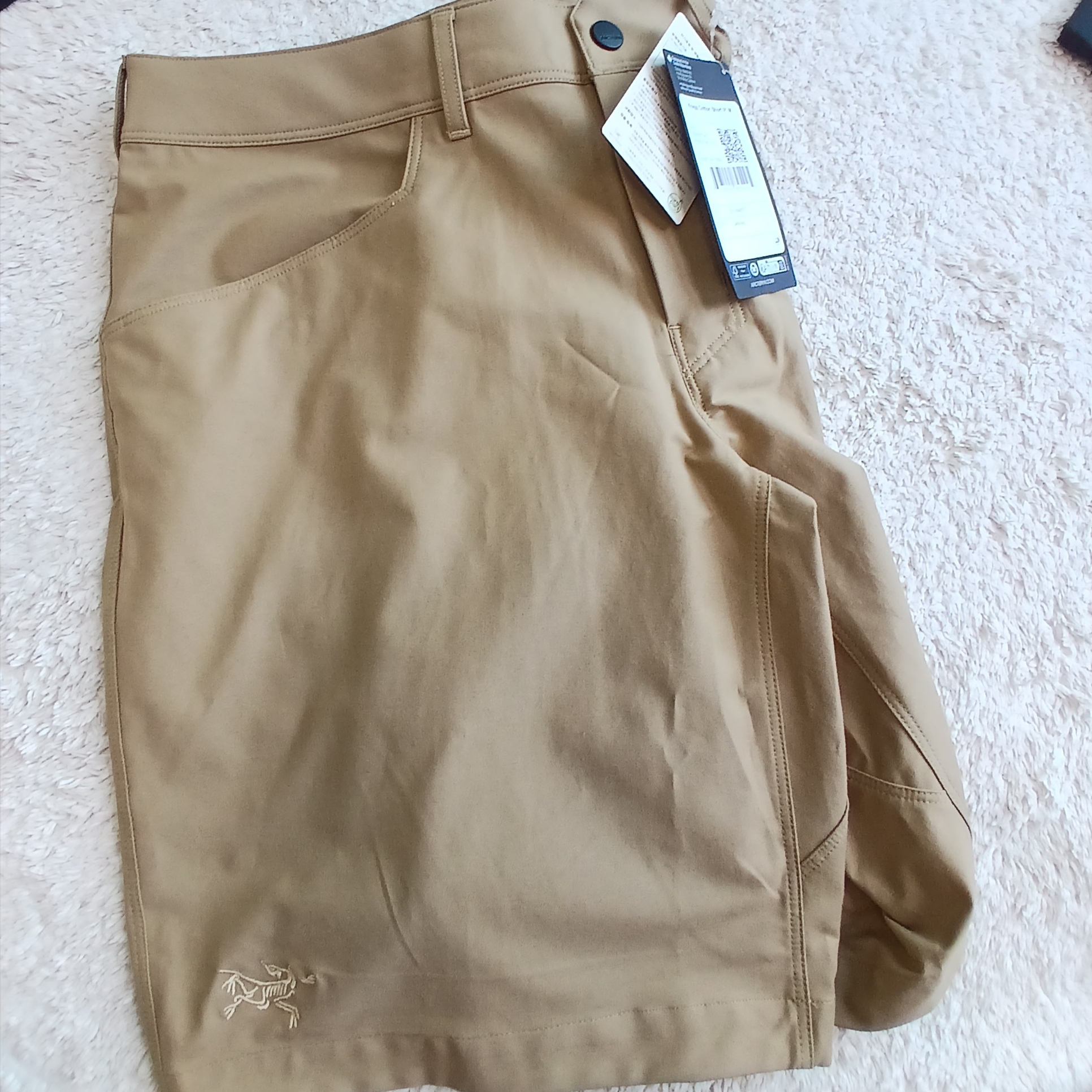 Arc'teryx Cormac Logo SS Shirt Black, Nike N.A.C. Unlimited 7 Inch Training Shorts Smoke Grey (IF2814-084) 착용 스타일 - 5