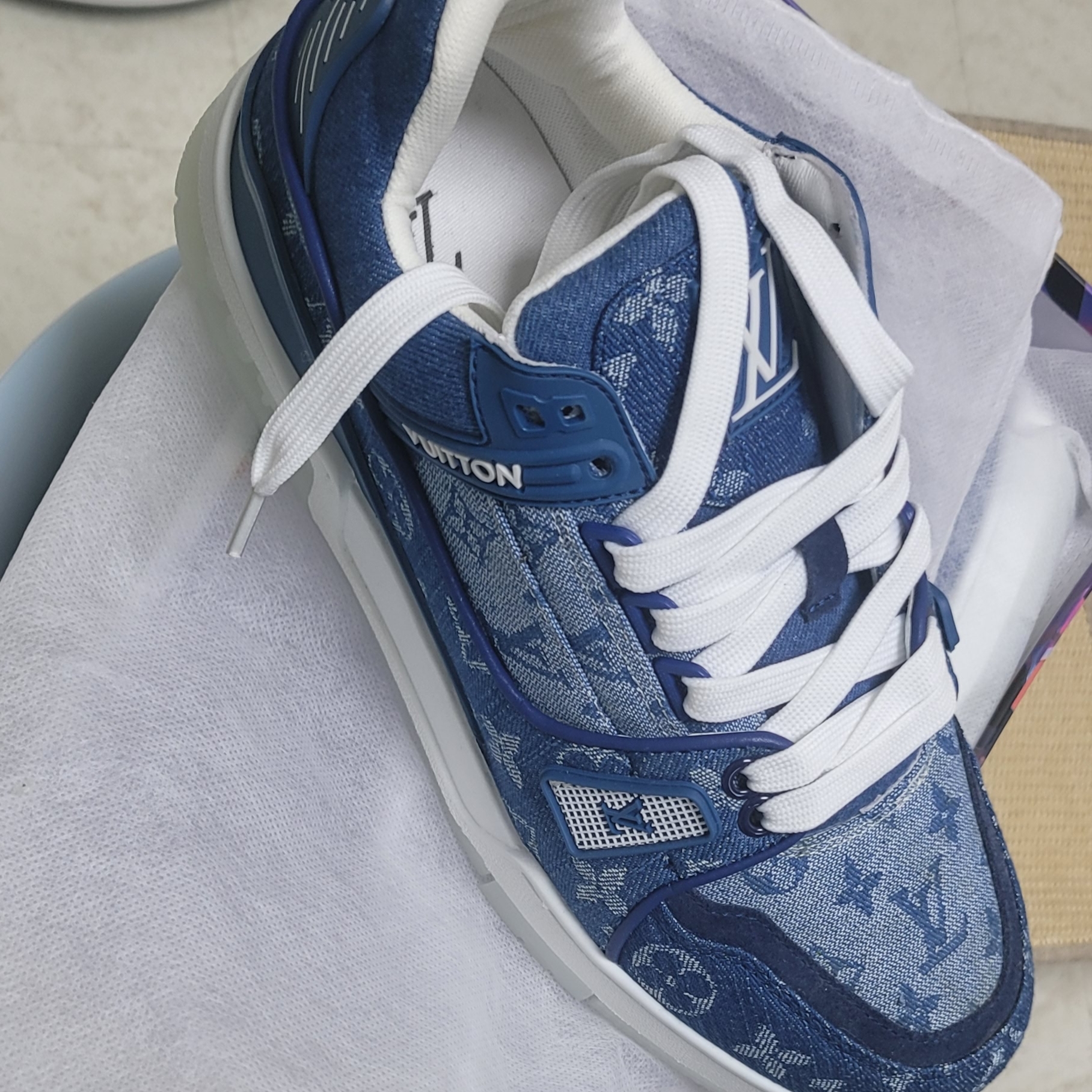 Louis Vuitton LV Trainer Sneakers Blue 착용 스타일