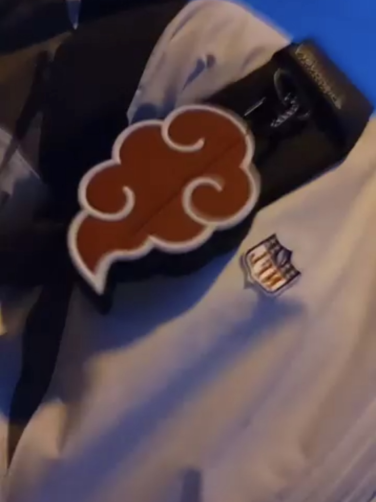 Casetify x Naruto Akatsuki Cloud Collectible AirPods Pro 1st/2nd Case Matt Charcoal 착용 스타일
