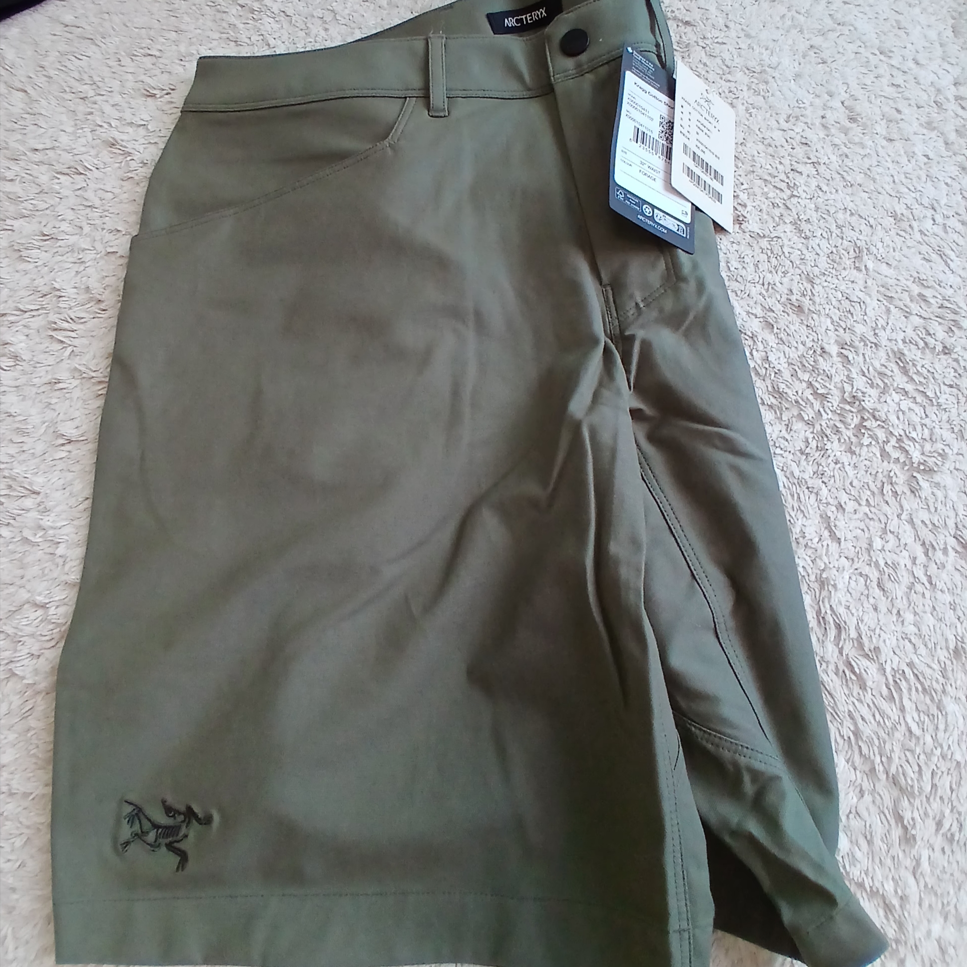 Arc'teryx Cormac Logo SS Shirt Black, Nike N.A.C. Unlimited 7 Inch Training Shorts Smoke Grey (IF2814-084) 착용 스타일 - 4