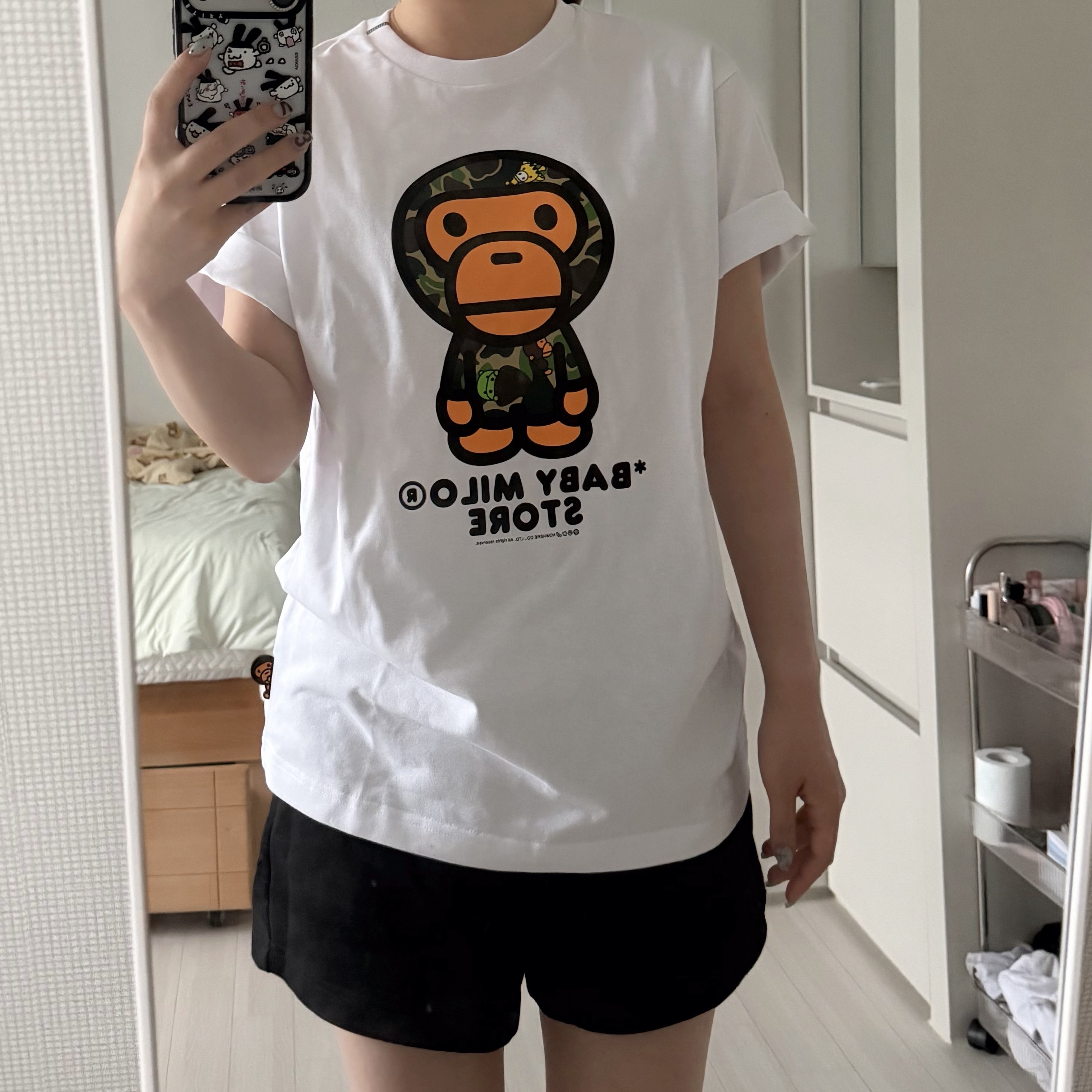 (W) BAPE Milo Regular Fit T-Shirt White 착용 스타일 - 2