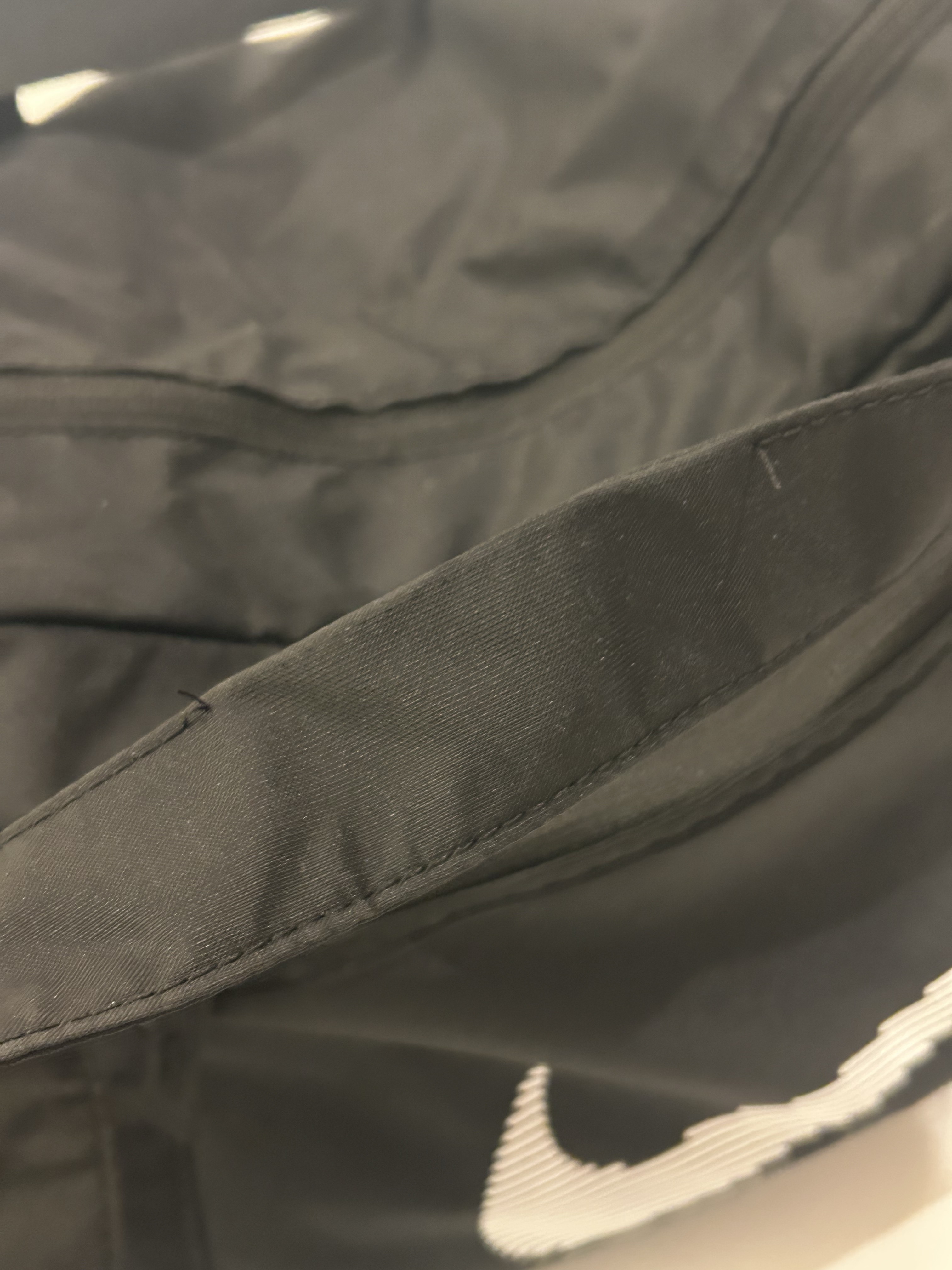 Nike Gym Club Duffle Bag 24L Black 착용 스타일 - 3