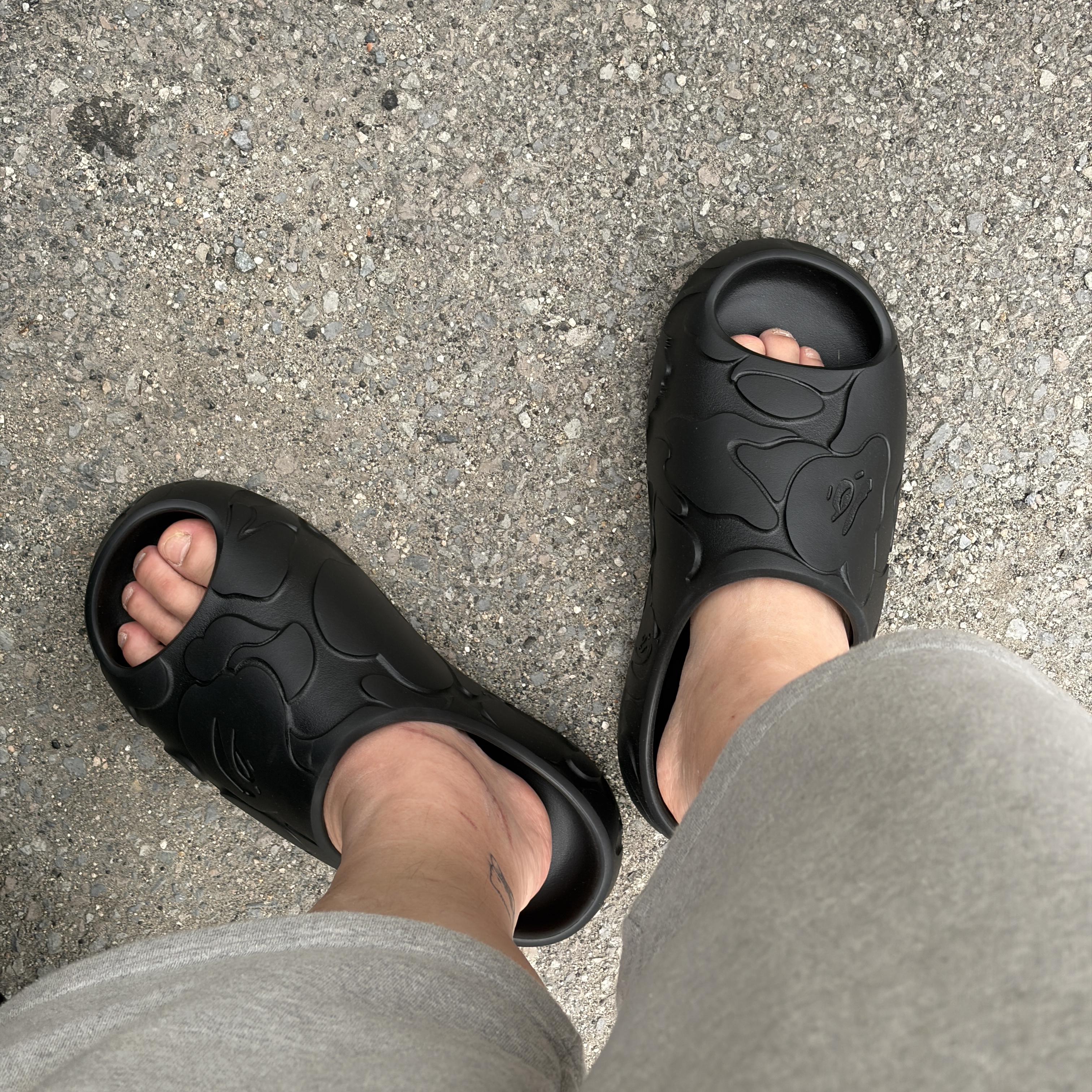 BAPE Slide #1 Black 착용 스타일 - 2