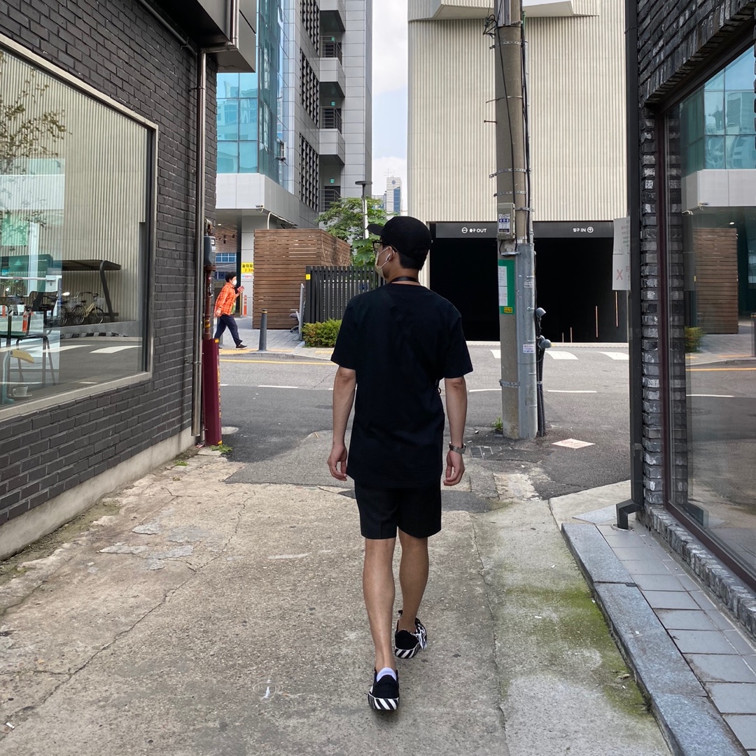 Supreme Small Box T-Shirt Black - 26SS 착용 스타일