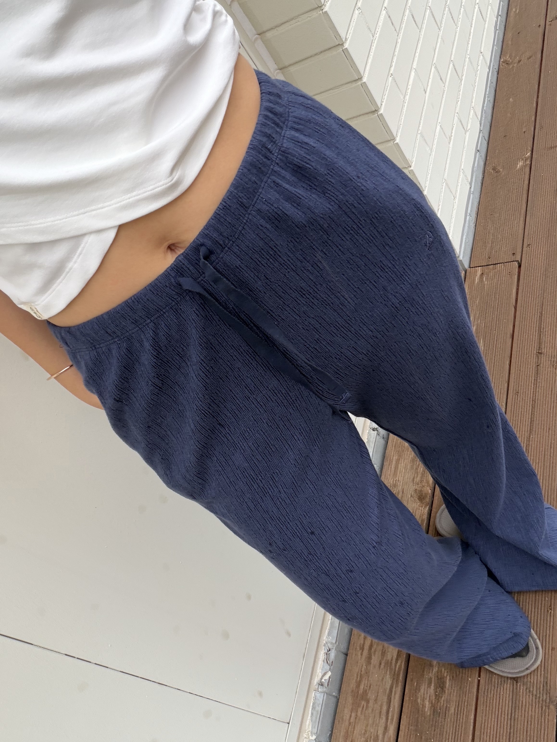 FRONT2LINE Bandha Light Curve shirring Cover-Up, FRONT2LINE Nuve Semi Bootcut Pants 착용 스타일 - 3