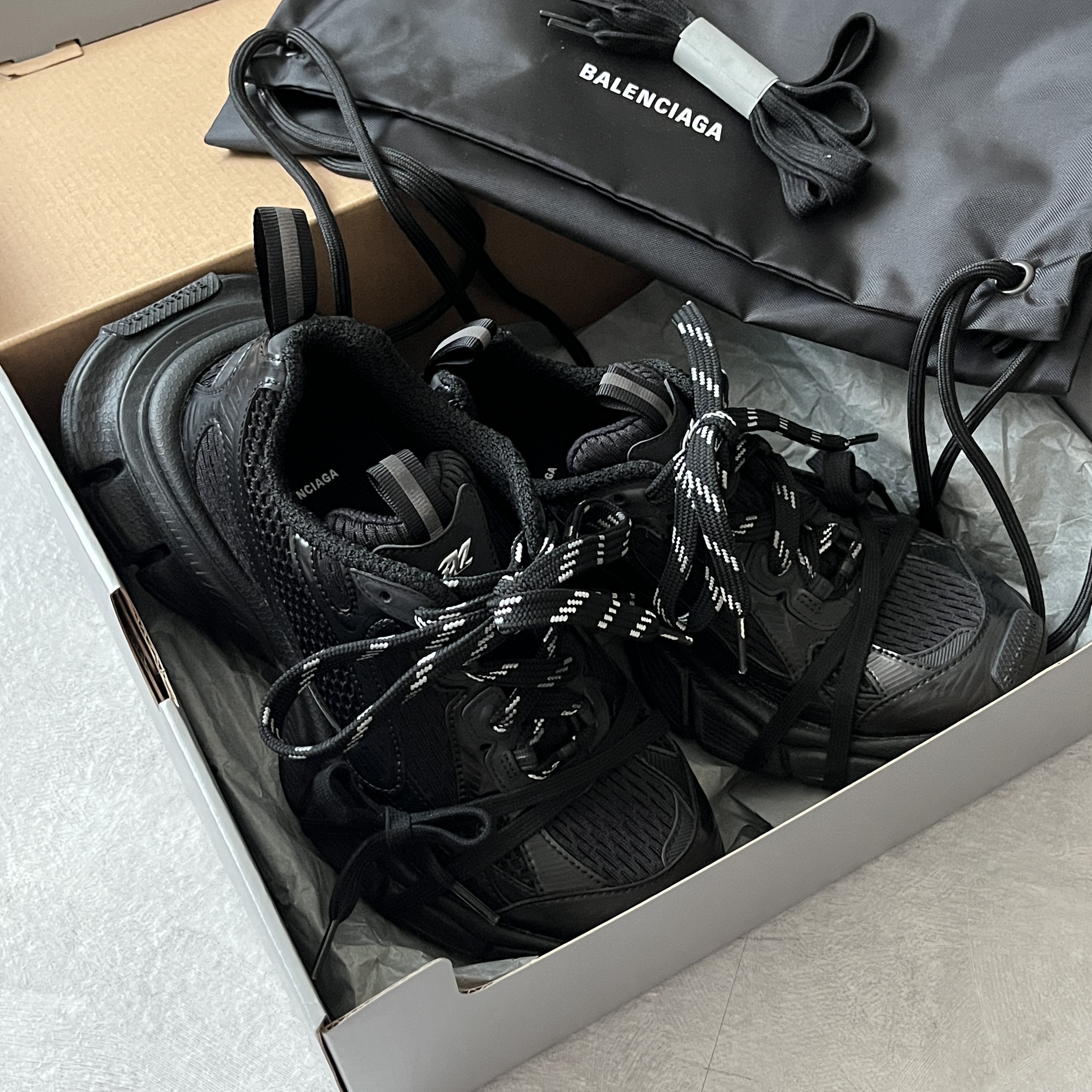 (W) Balenciaga 3XL Sneakers Black 착용 스타일