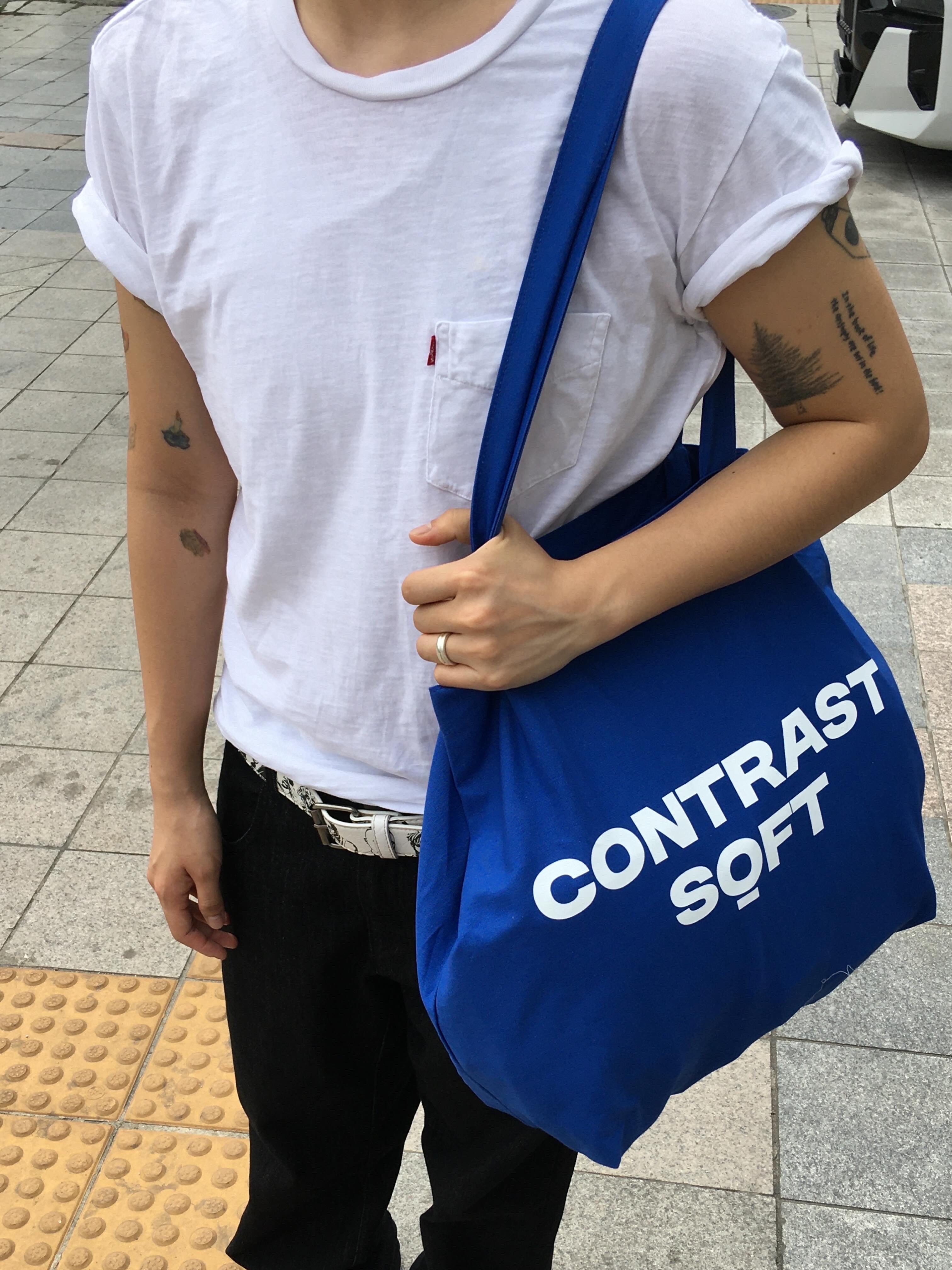 noun Easeful Tote Bag Blue 착용 스타일 - 8