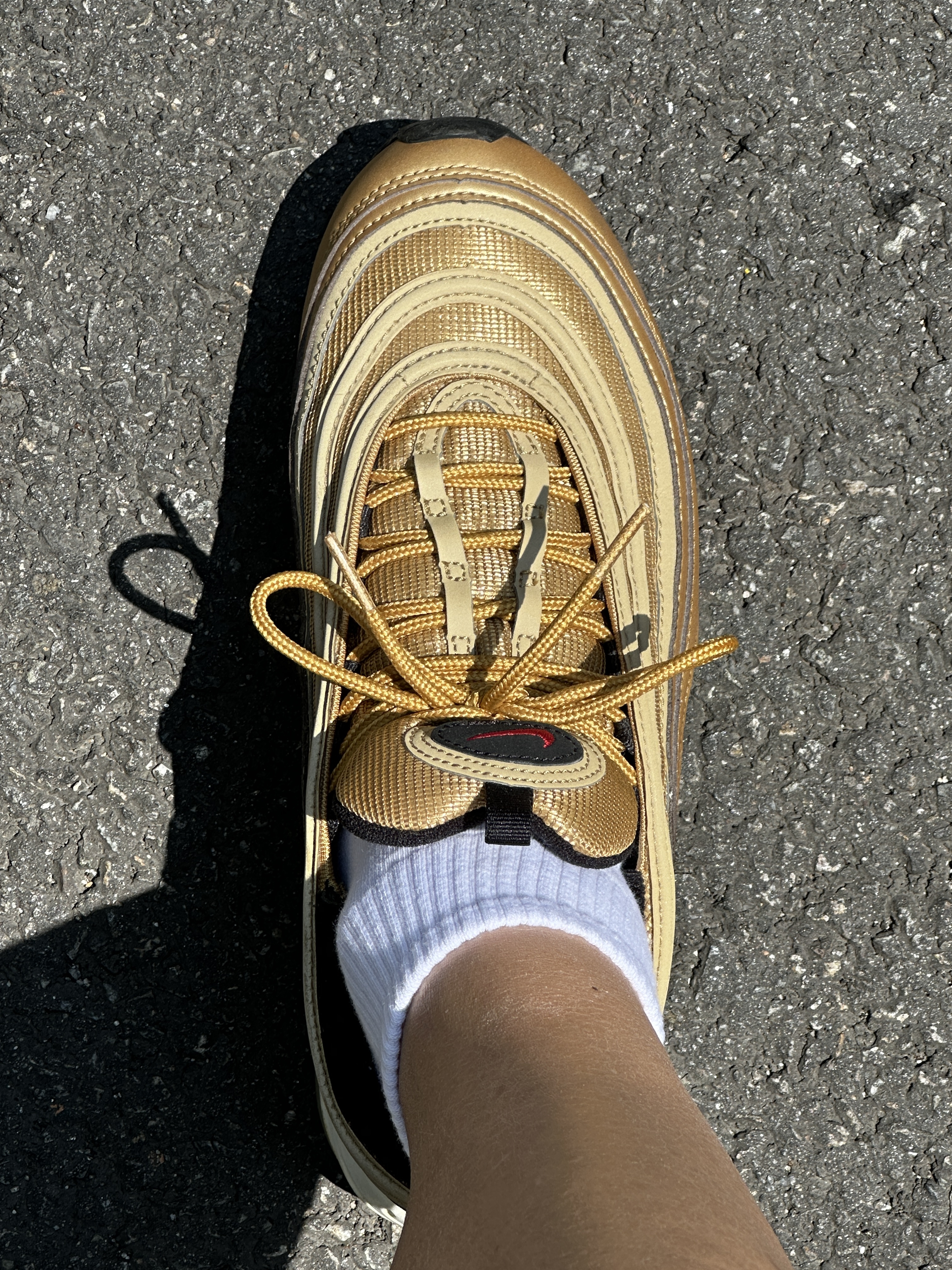 Nike Air Max 97 OG Metallic Gold 2023 착용 스타일