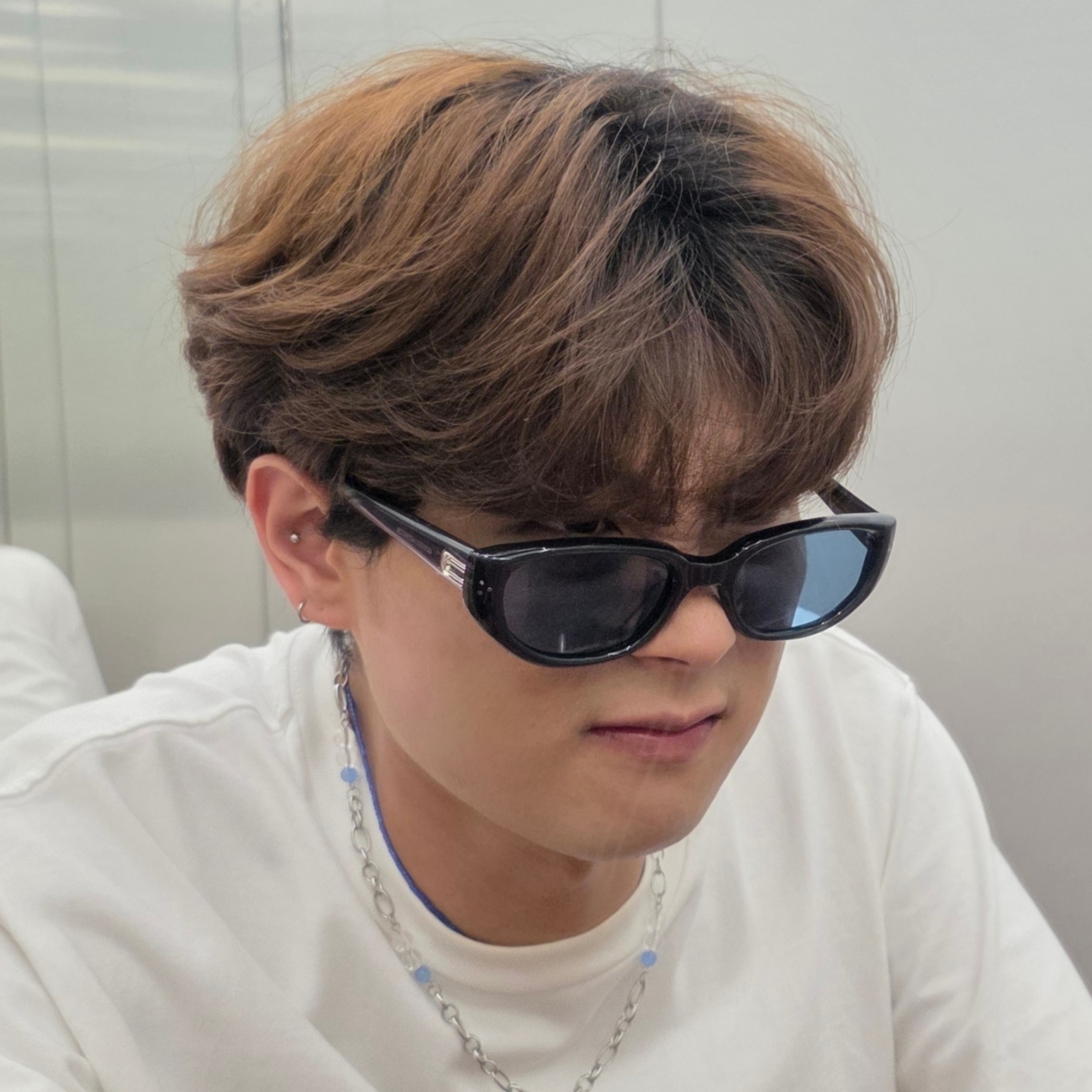 Gentle Monster Boni G11 Gray Blue 착용 스타일