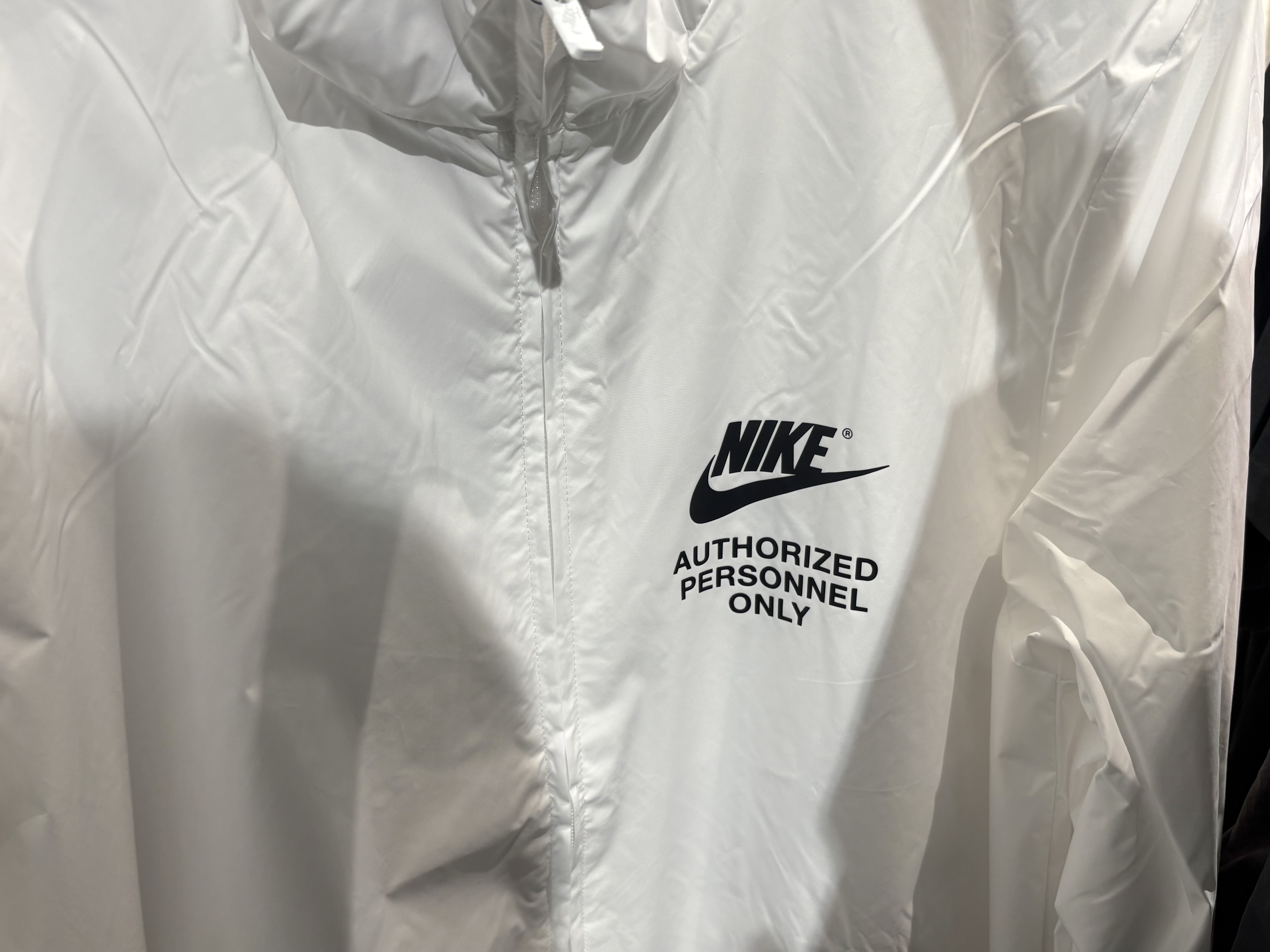Nike Full-Zip Woven Jacket White Black 착용 스타일