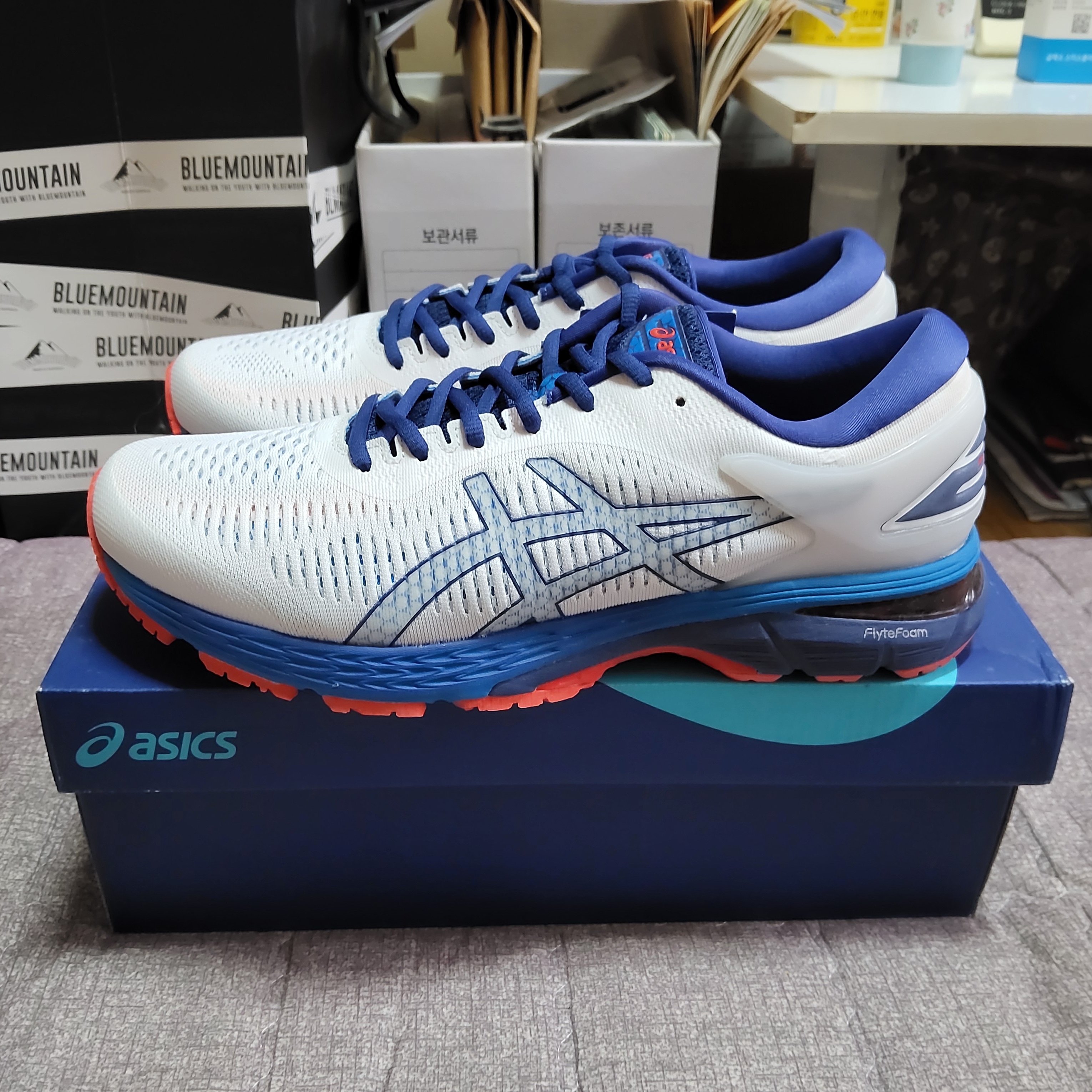 Asics Gel-Kayano 25 Glacier Grey 착용 스타일 - 1