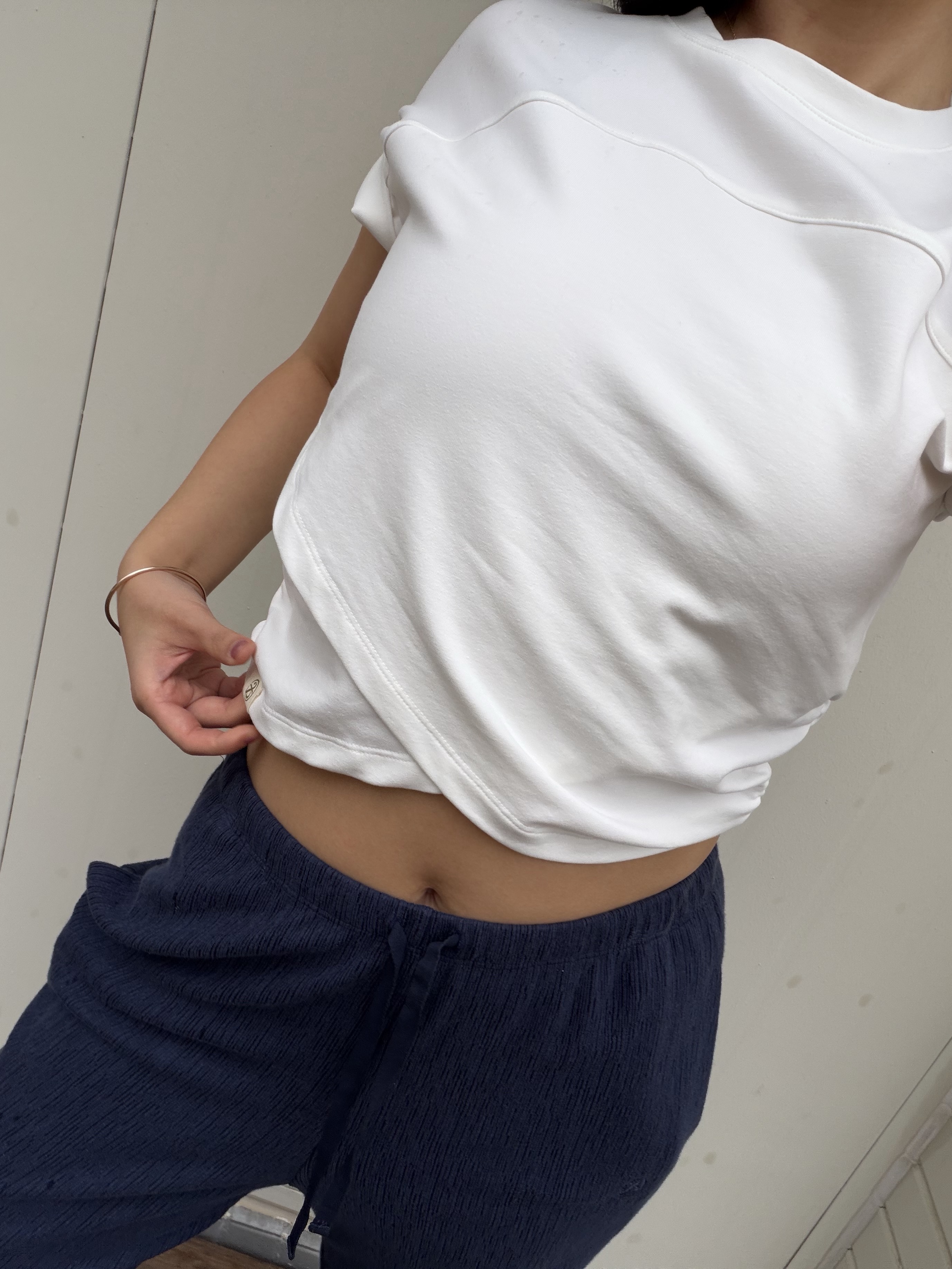 FRONT2LINE Bandha Light Curve shirring Cover-Up, FRONT2LINE Nuve Semi Bootcut Pants 착용 스타일 - 2