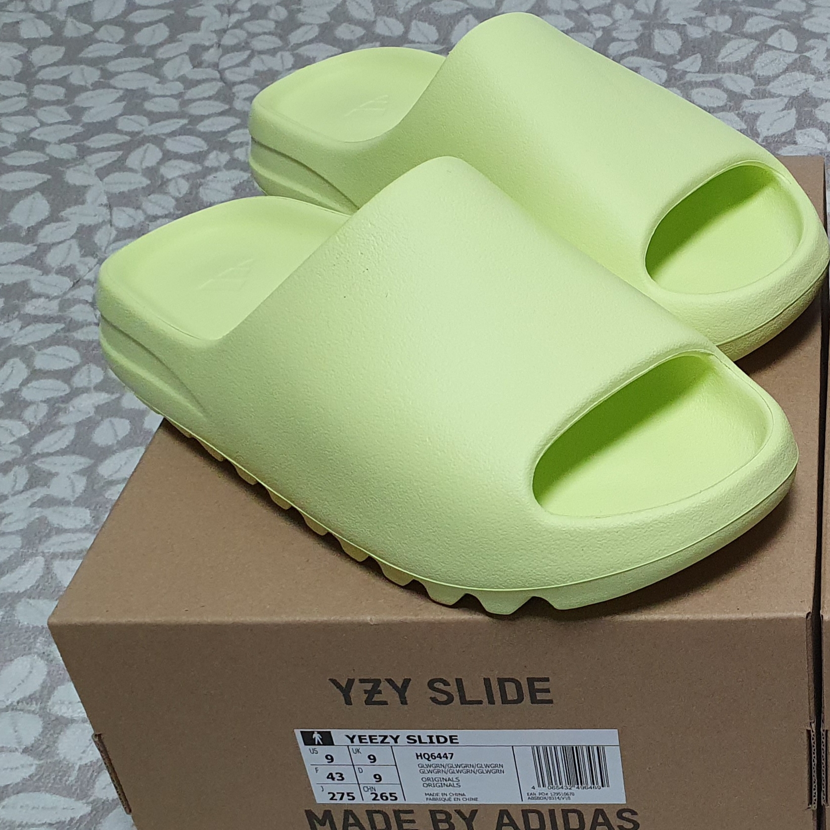 Adidas Yeezy Slide Glow Green 2022/2023 착용 스타일