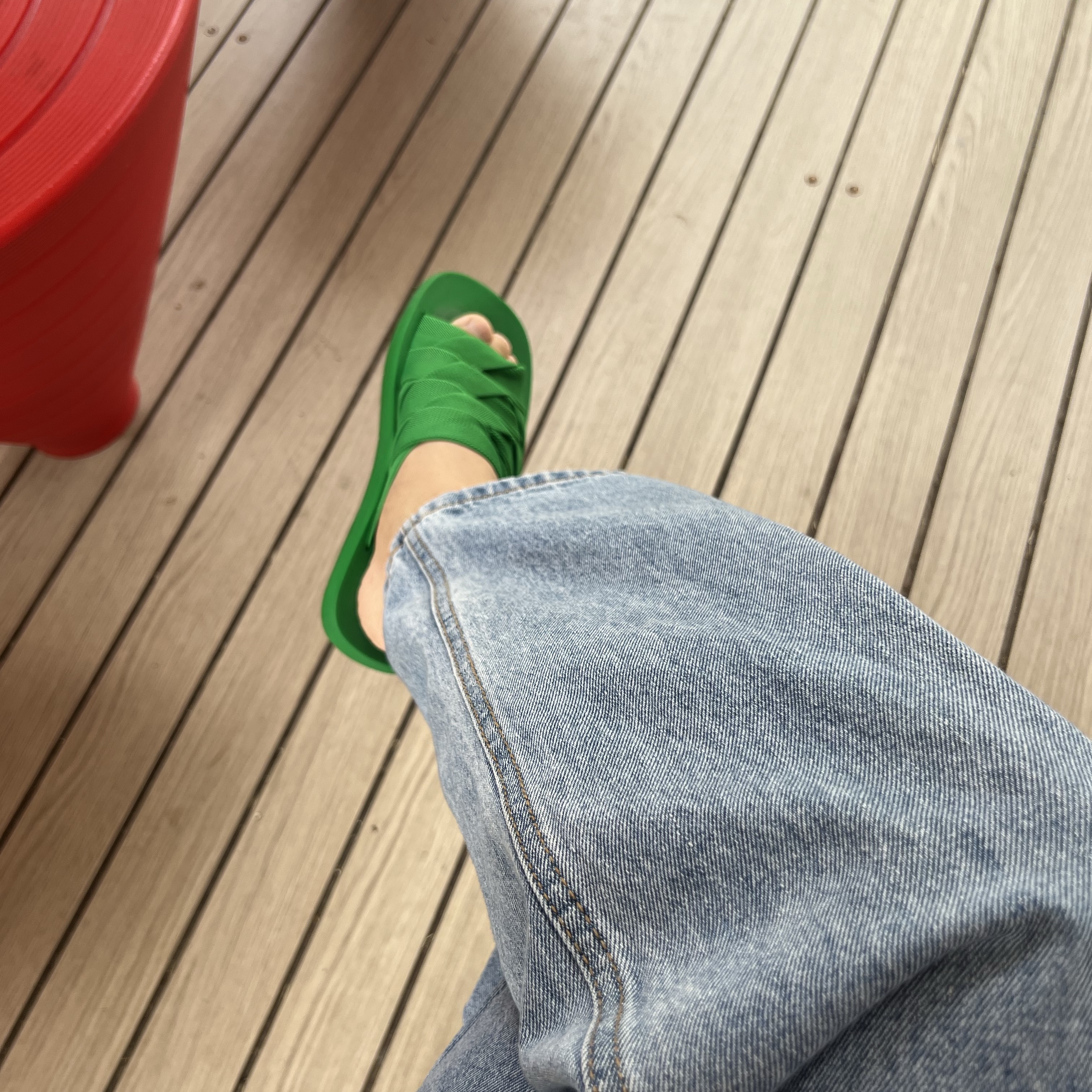 Bottega Veneta Plat Mule Grass 착용 스타일