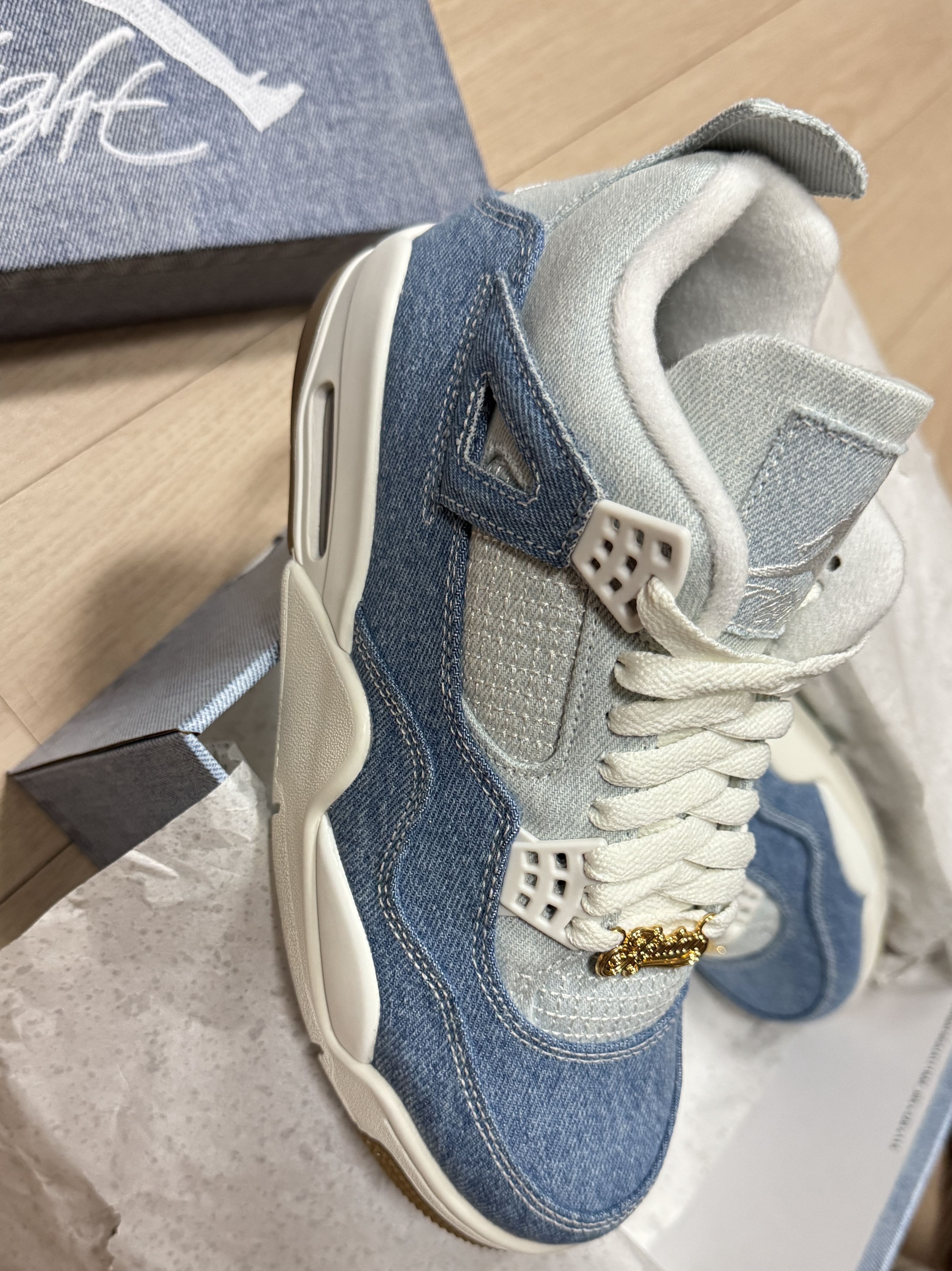 (W) Jordan 4 Sail Gum Light Brown 착용 스타일 - 2