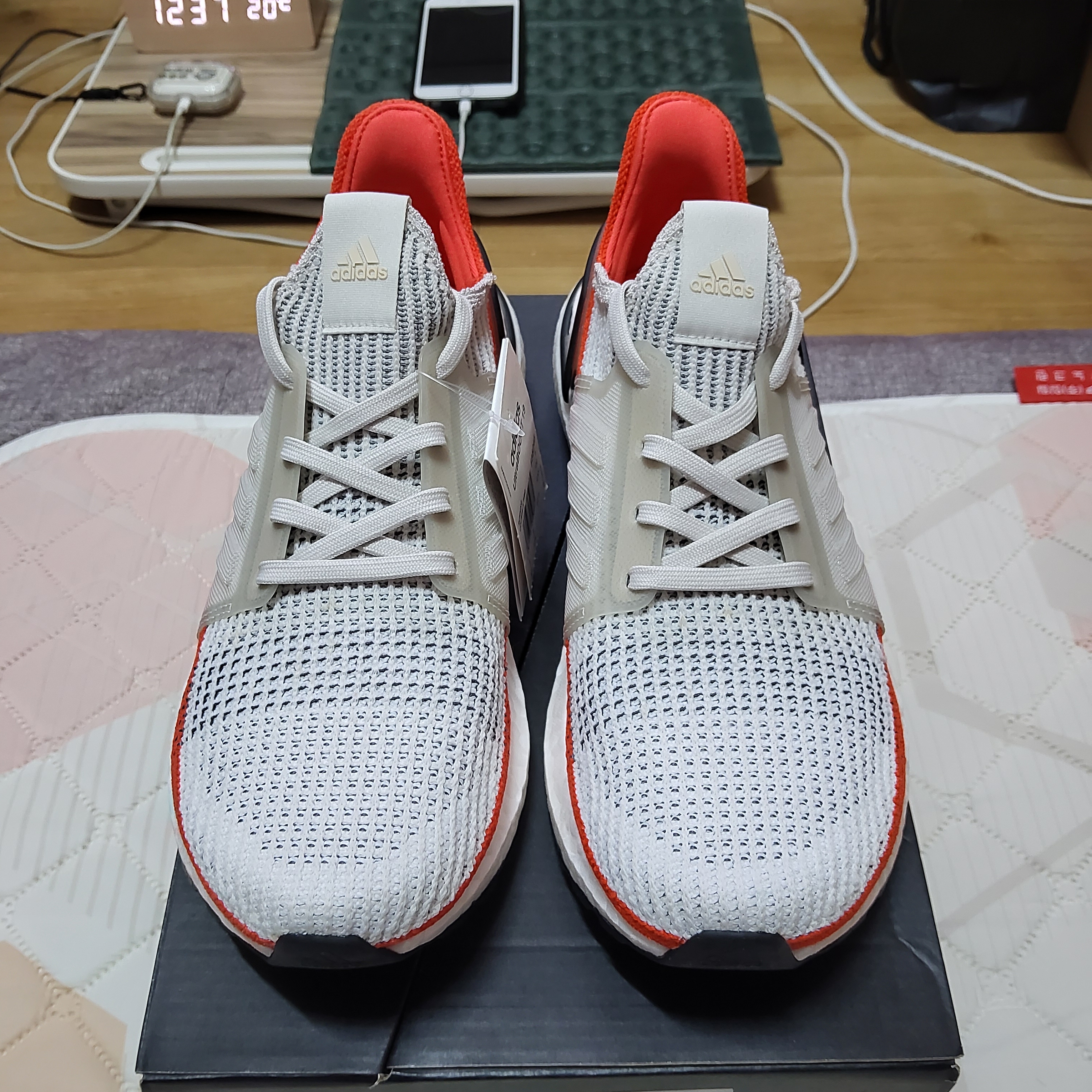 Adidas Ultraboost 19 Panda 착용 스타일 - 2