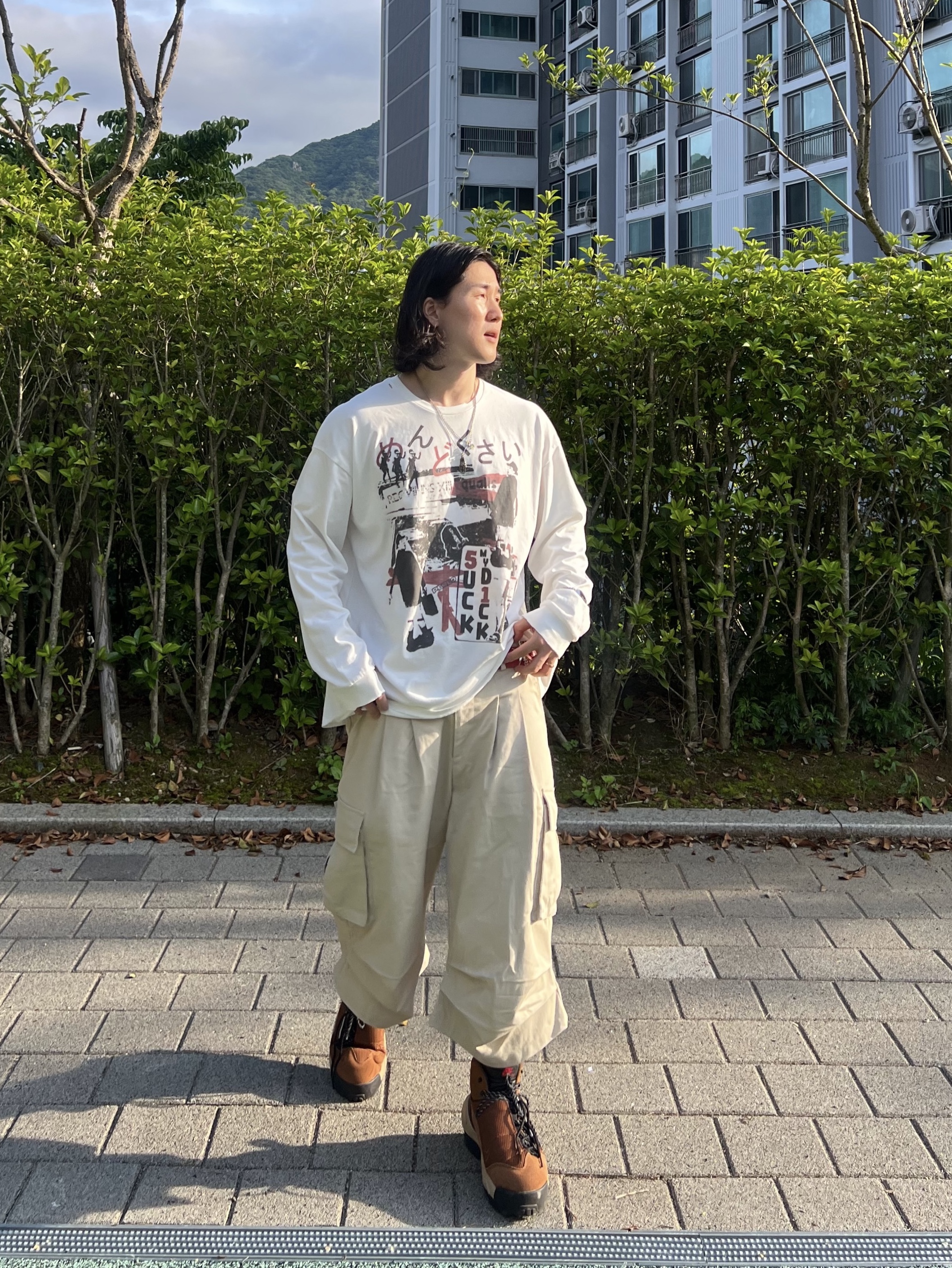 qAp 5-1 Long Sleeve T-Shirt Cream, Nike x Sacai Magmascape SP Pecan 착용 스타일 - 3