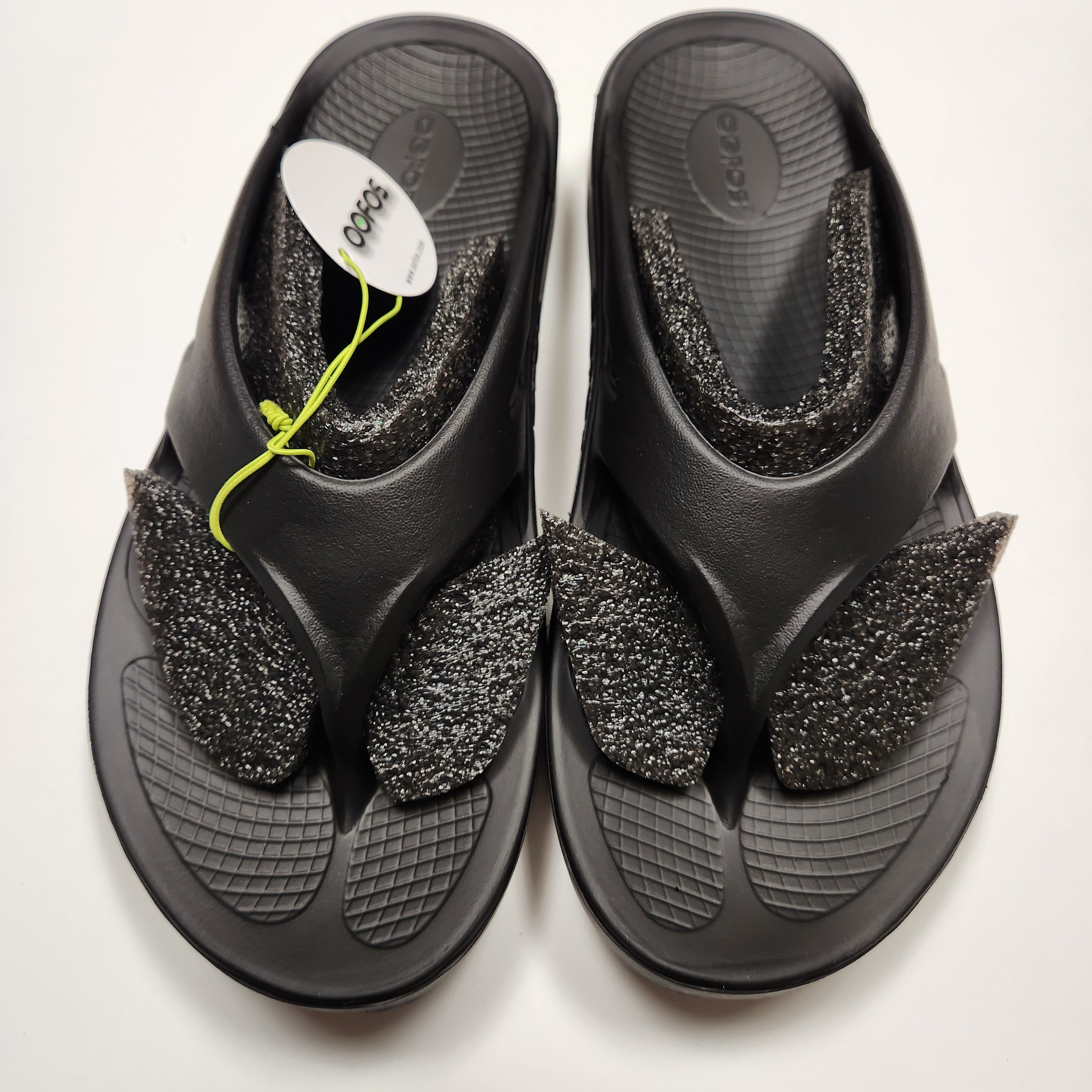 Oofos OOriginal Black 착용 스타일 - 2