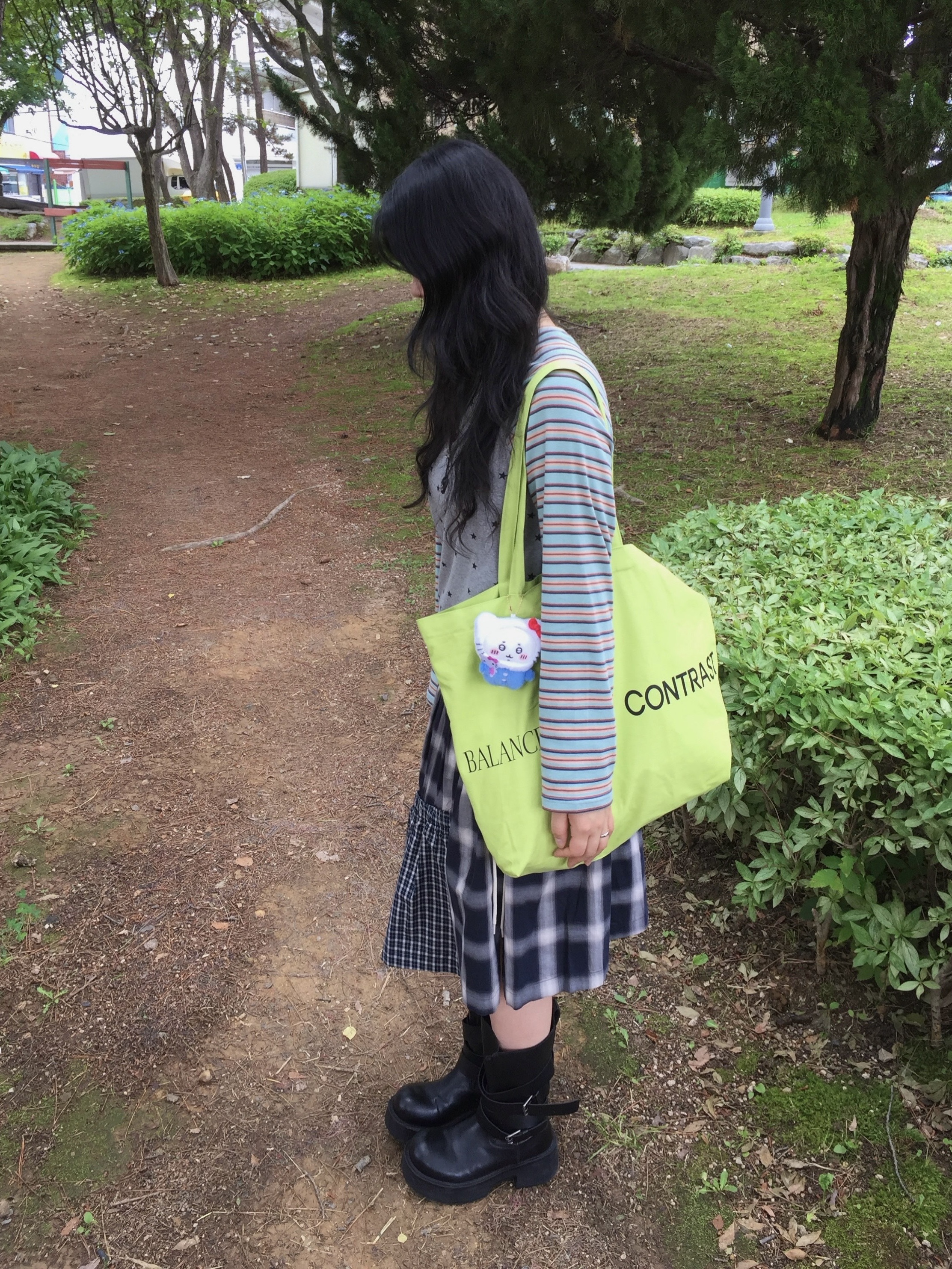 noun Easeful Tote Bag Lime 착용 스타일 - 3