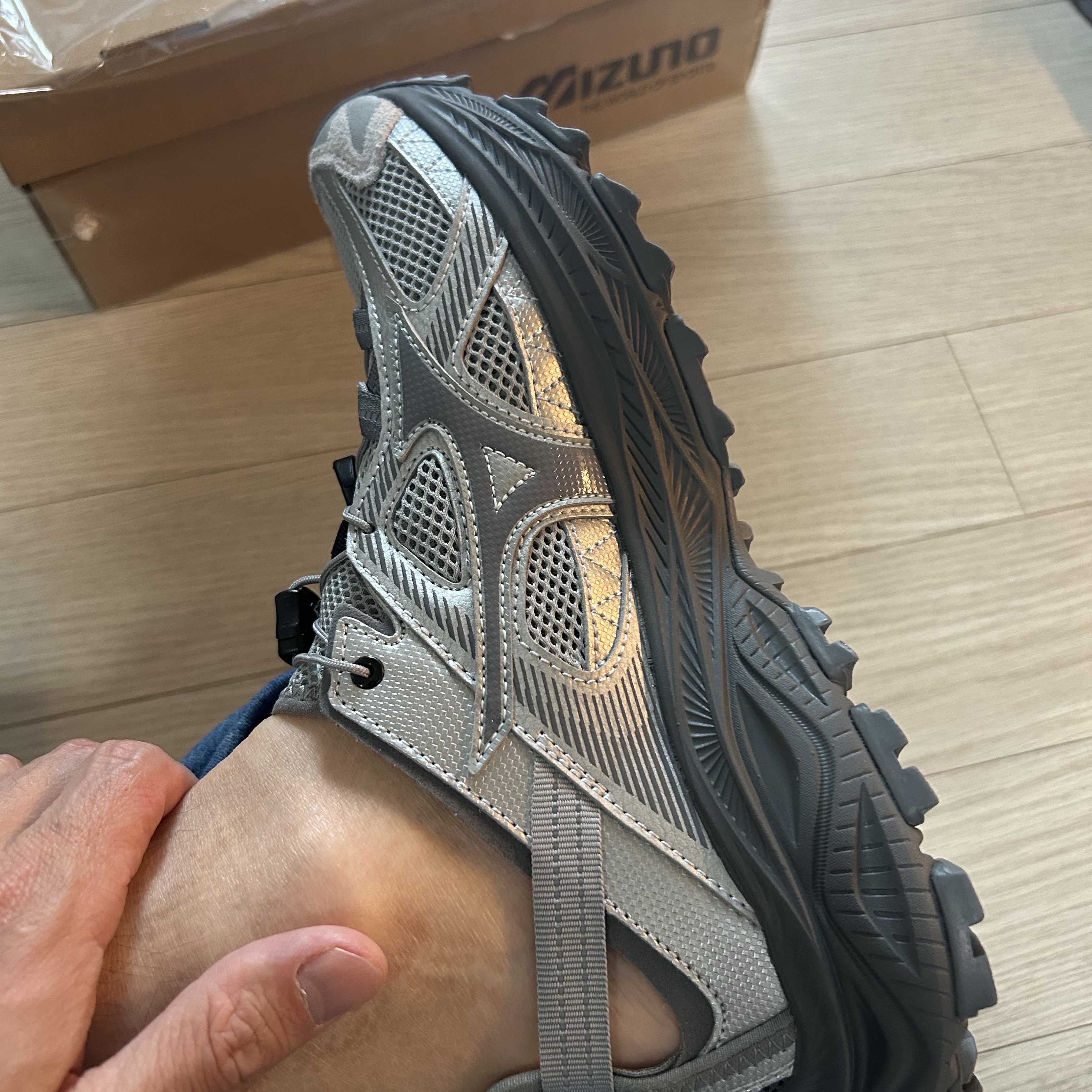 Mizuno Racer Trail SE Silver Grey 착용 스타일 - 2