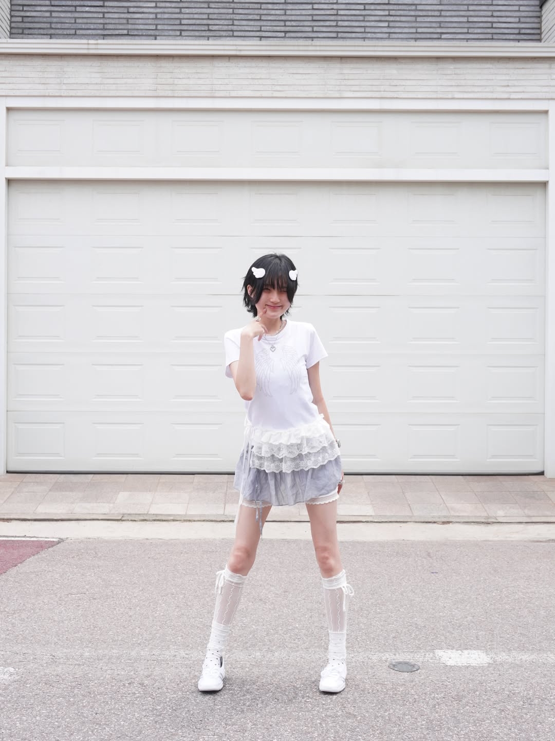 Rosefrantz Sparkle Angel Wing T-shirt [White] 착용 스타일 - 3