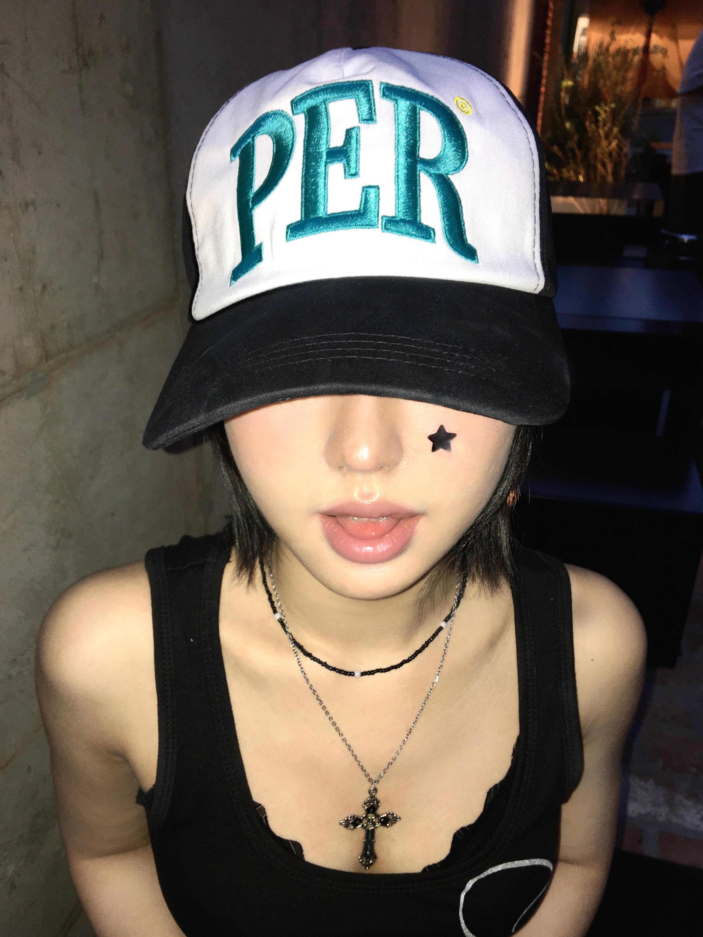 Permanent Archive 5-Panel PER Cap Two-Tone Black 착용 스타일