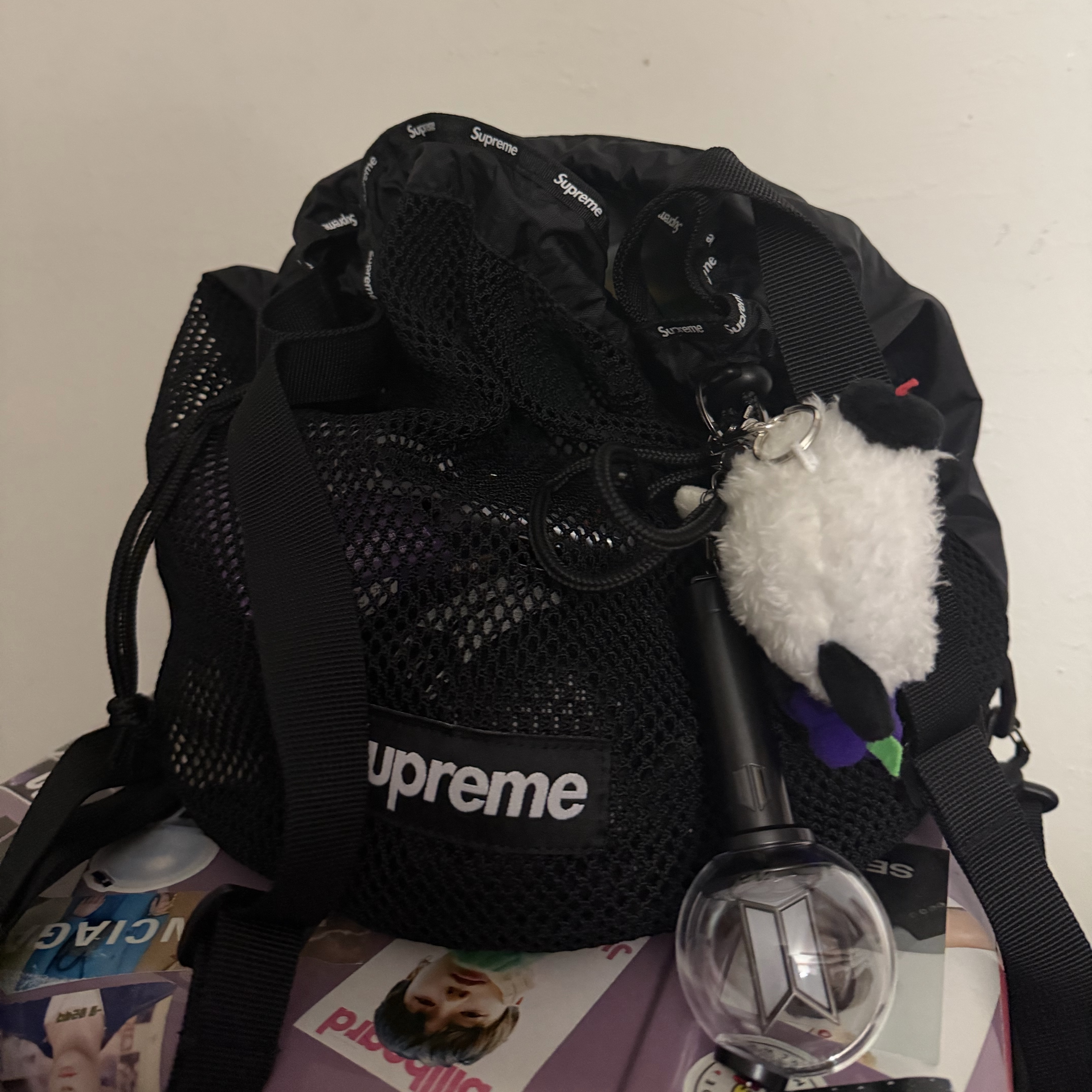 Supreme Mesh Small Backpack Black - 23SS 착용 스타일