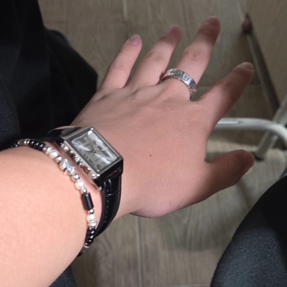 [KREAM 단독] Scudo Shell Black Pearl Beads Bracelet, Casio LTP-V007L-7B1 착용 스타일