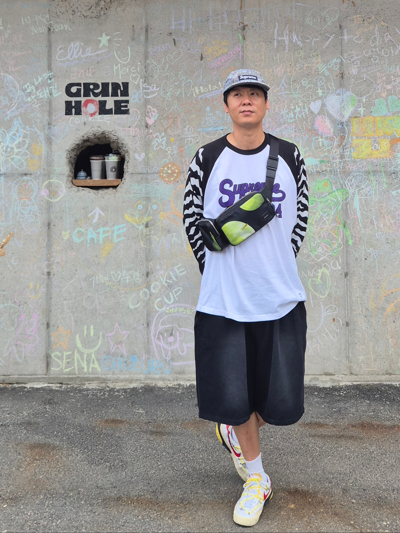 Undermycar MU.127 Classic Logo Brush Washed Sweat Shorts Black, Supreme Tiger Raglan L/S Top White - 26SS 착용 스타일 - 1