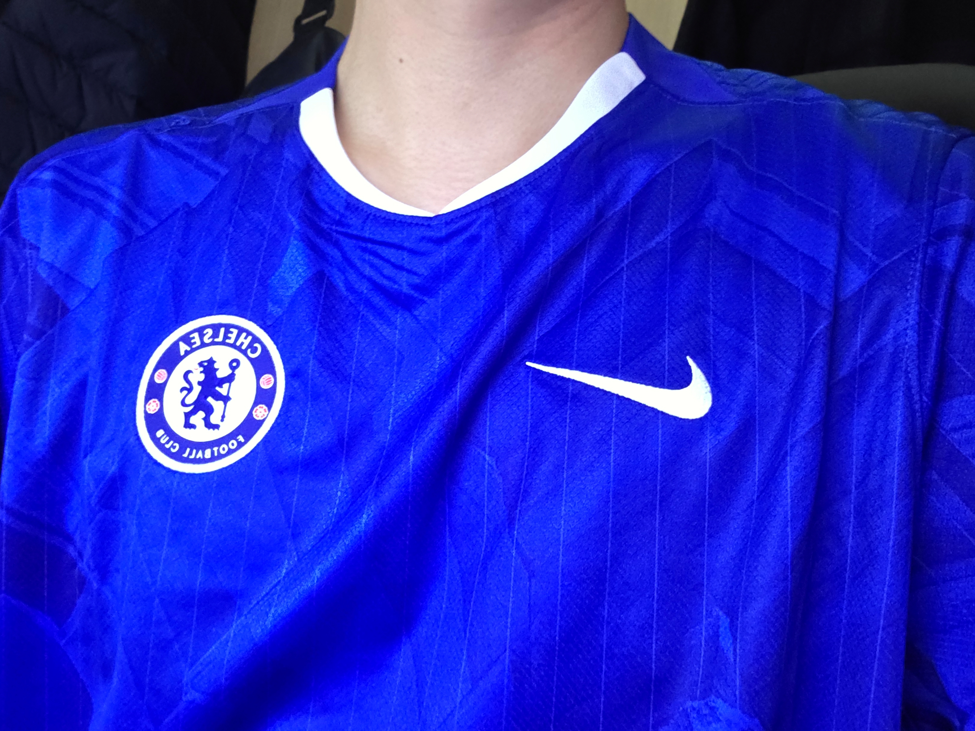 Nike Chelsea FC 2025/26 Stadium Home Dri-Fit Soccer Replica Jersey Rush Blue White (Non Marking Ver.) 착용 스타일