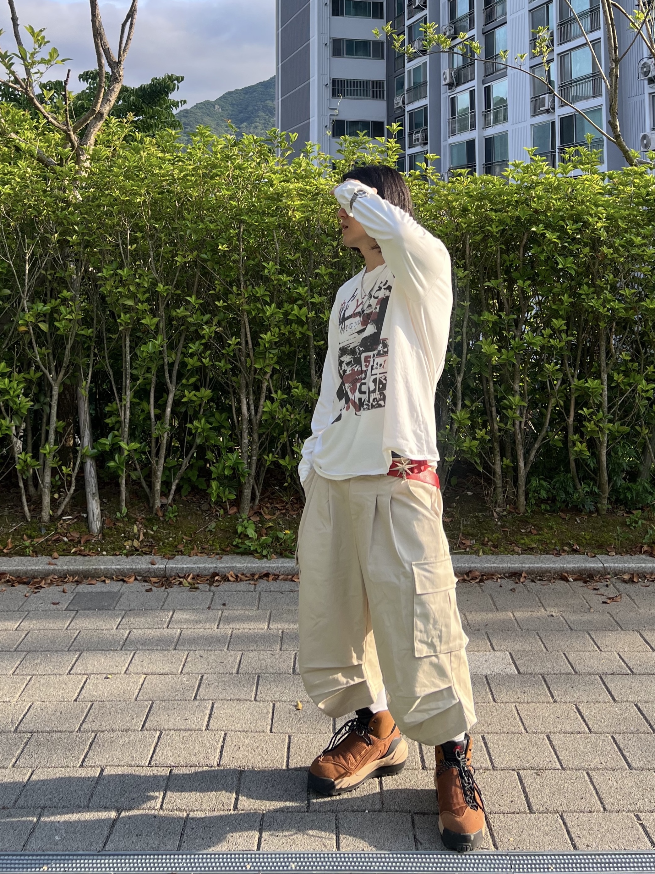 qAp 5-1 Long Sleeve T-Shirt Cream, Nike x Sacai Magmascape SP Pecan 착용 스타일 - 4