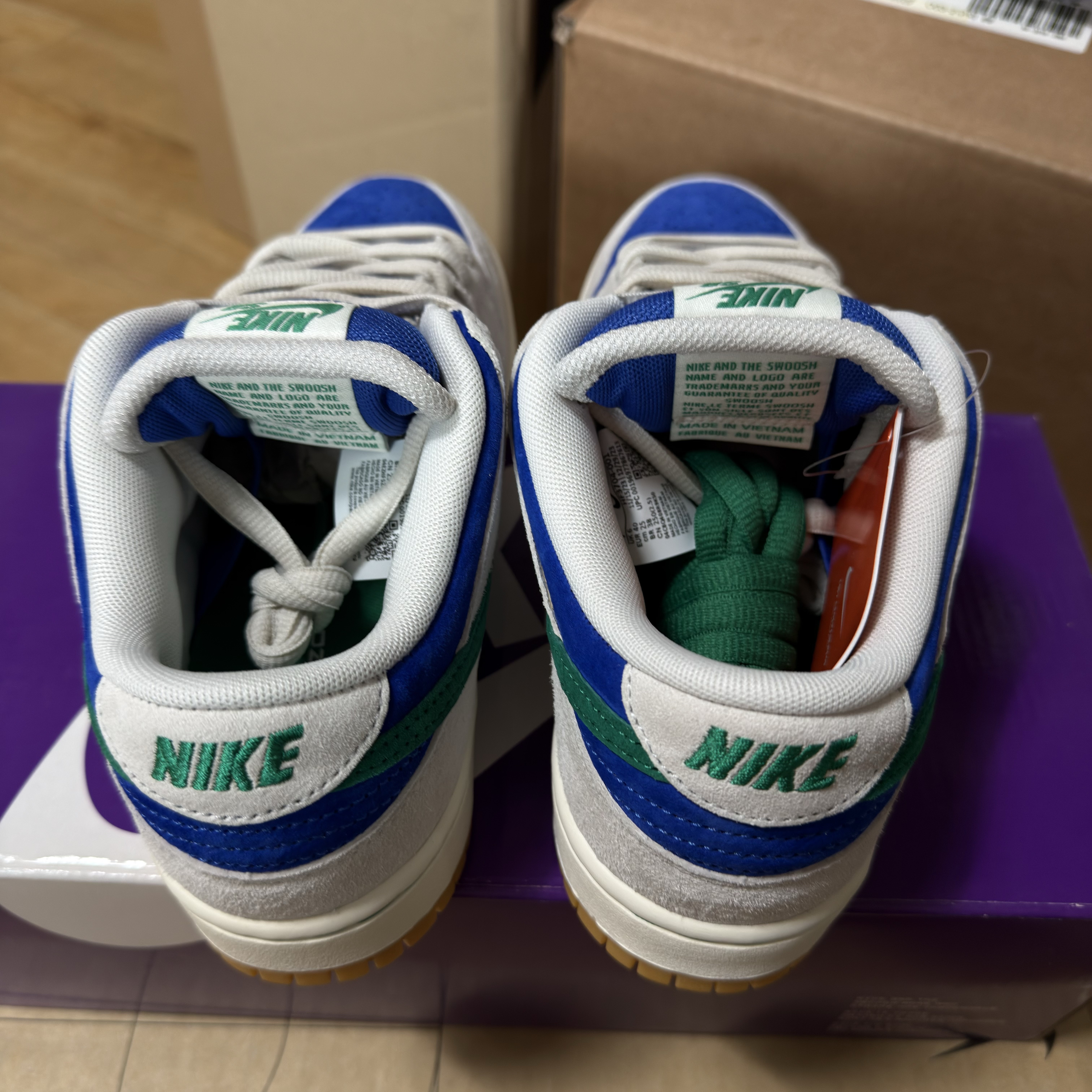 Nike SB Dunk Low Pro Phantom and Hyper Royal 착용 스타일 - 3