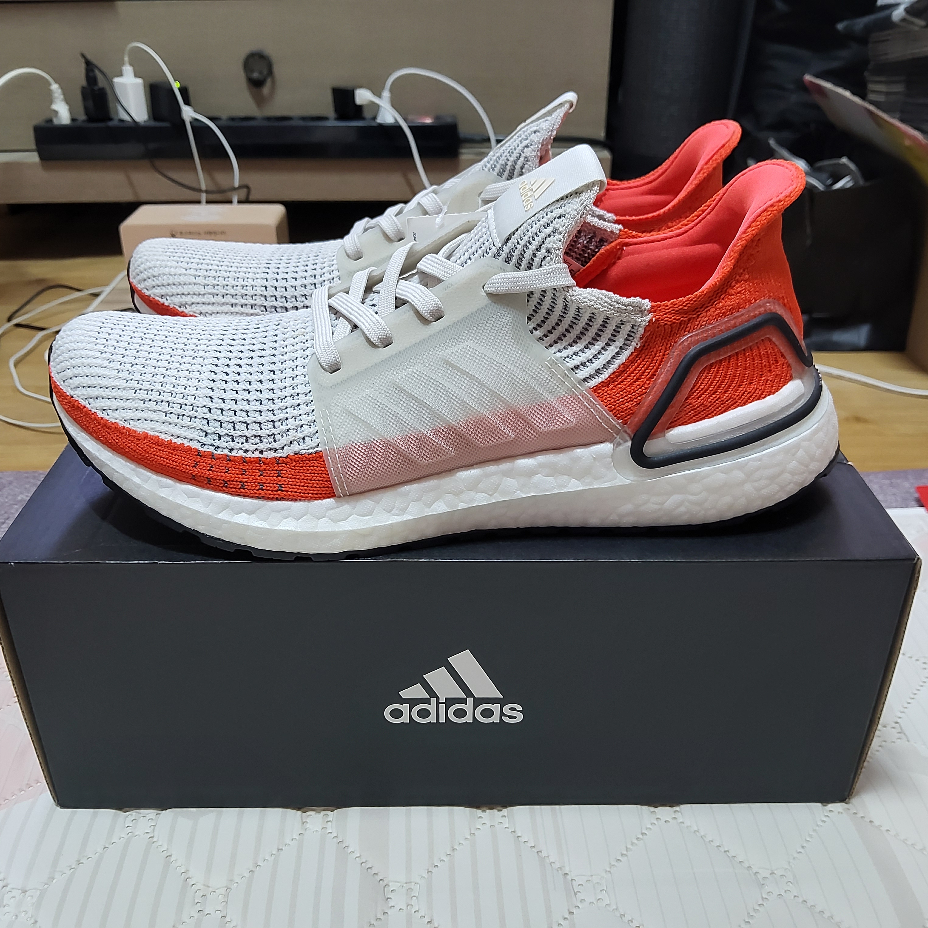 Adidas Ultraboost 19 Panda 착용 스타일 - 1
