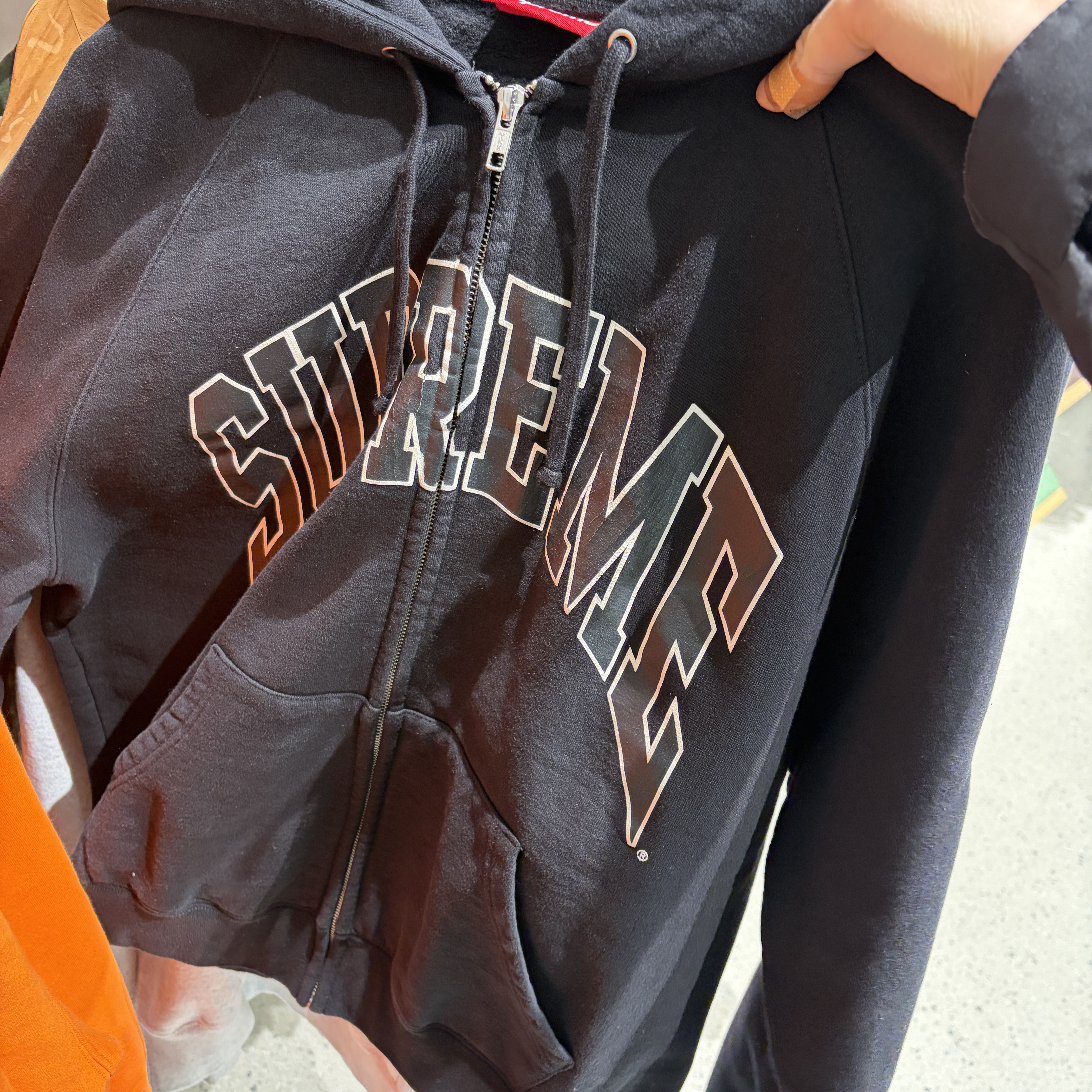 Supreme Cracked Raglan Zip Up Hooded Sweatshirt Black - 26SS 착용 스타일