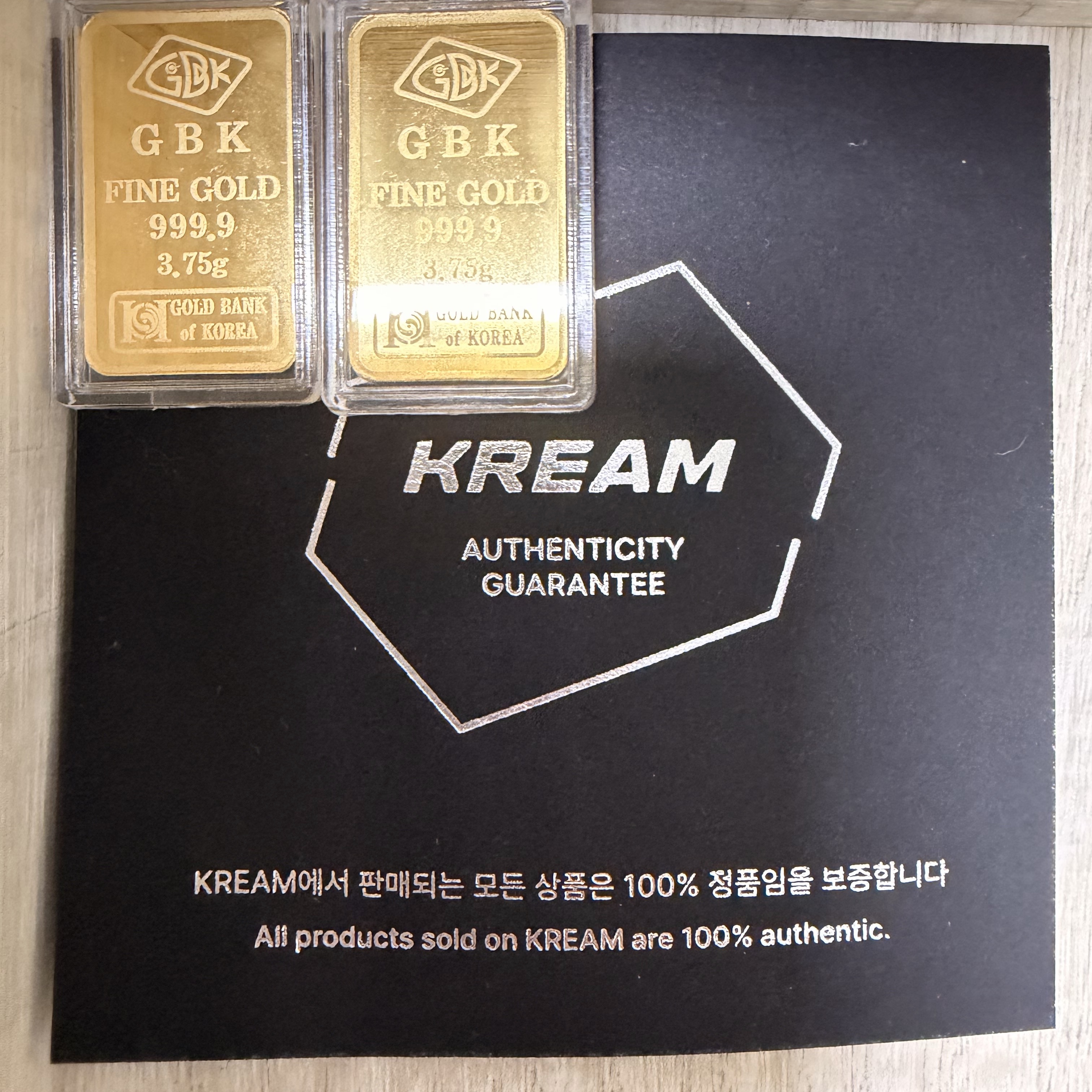 Gold The Three Major Hallmarks Gold Bar 3.75g (Random Design) 착용 스타일