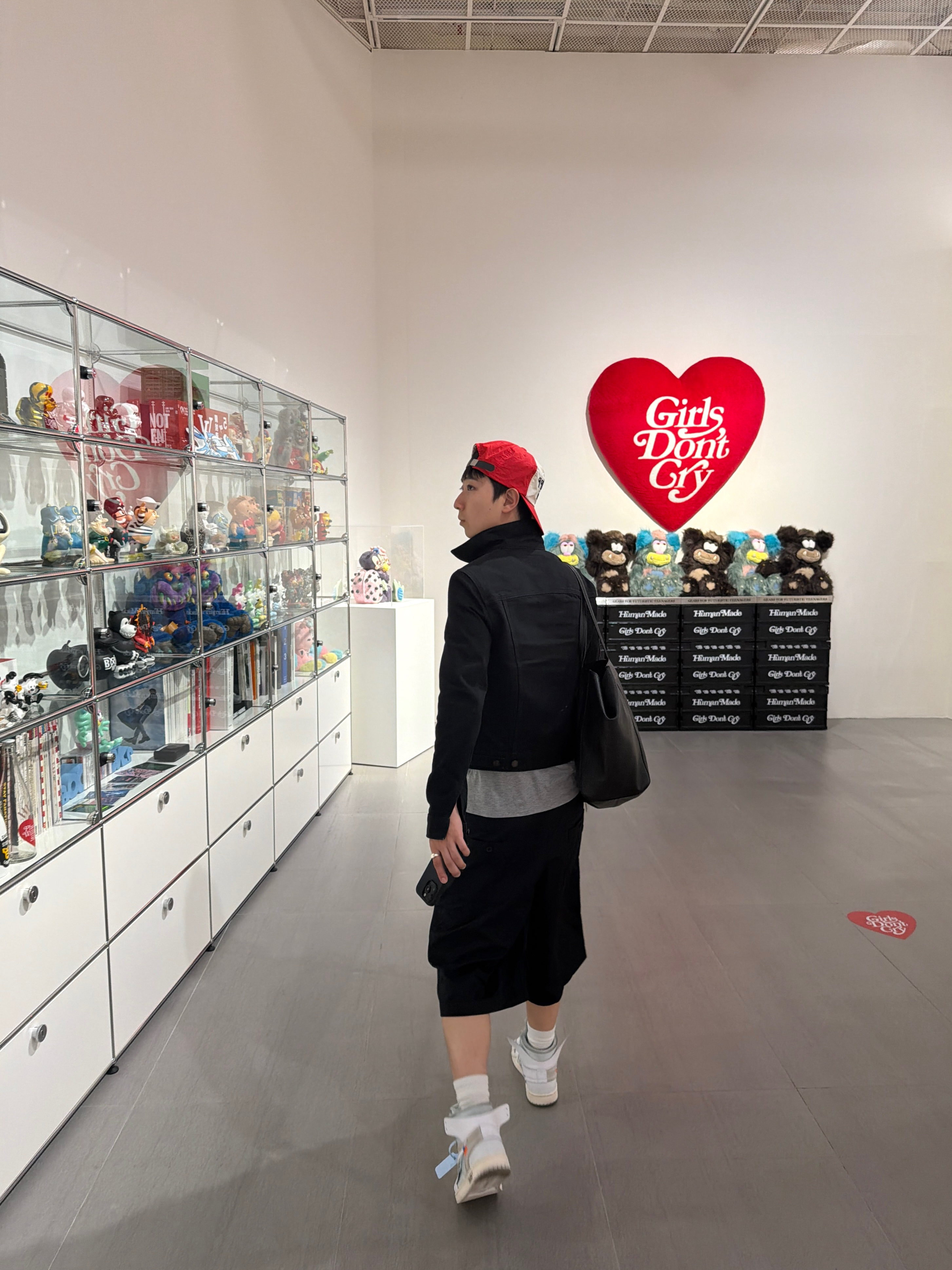 Peaceminusone x Verdy 5 Panel Ball Cap Red, Jordan 1 x Virgil Abloh Archive Retro High Alaska White 착용 스타일 - 5