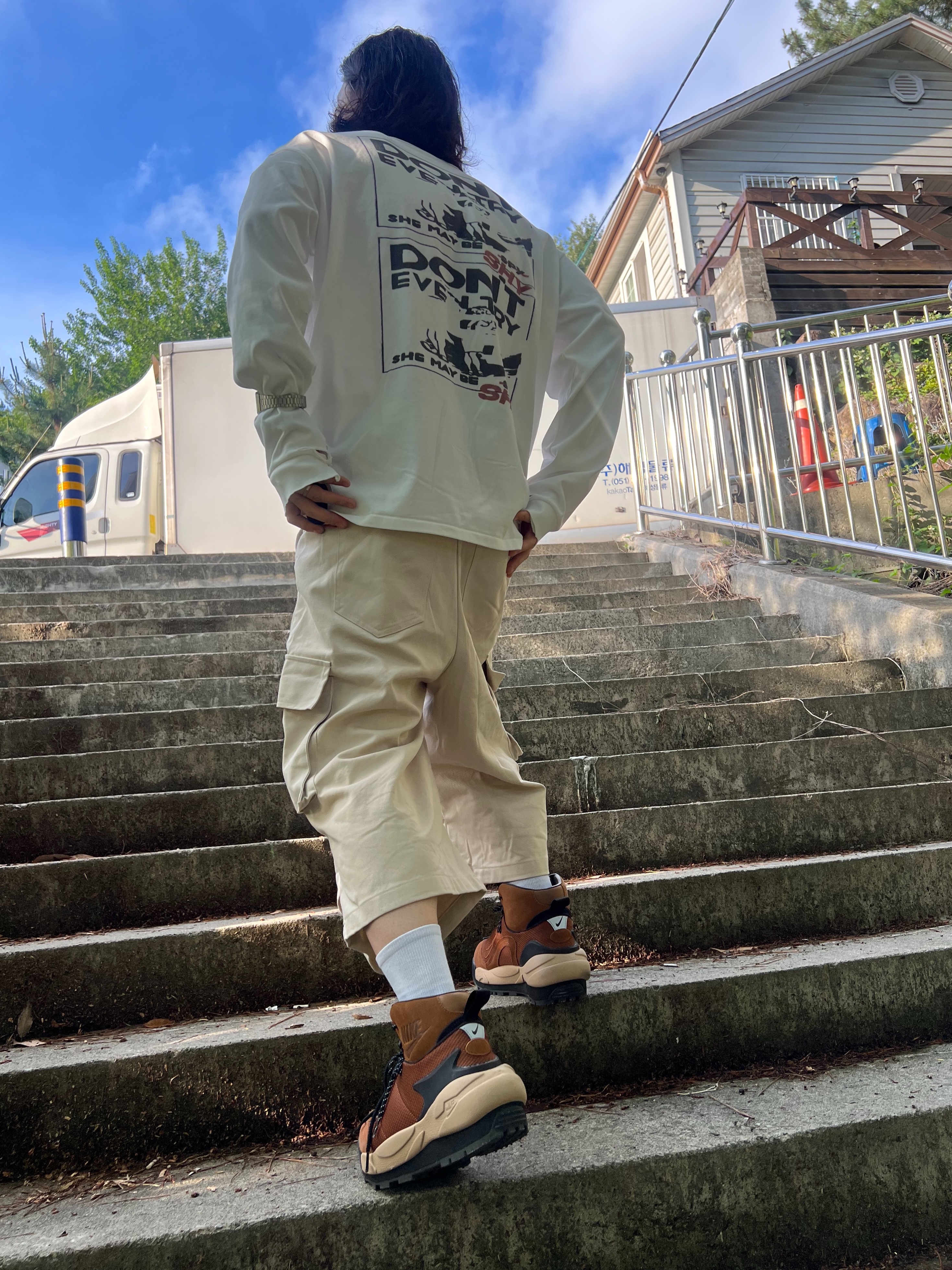 qAp 5-1 Long Sleeve T-Shirt Cream, Nike x Sacai Magmascape SP Pecan 착용 스타일 - 7
