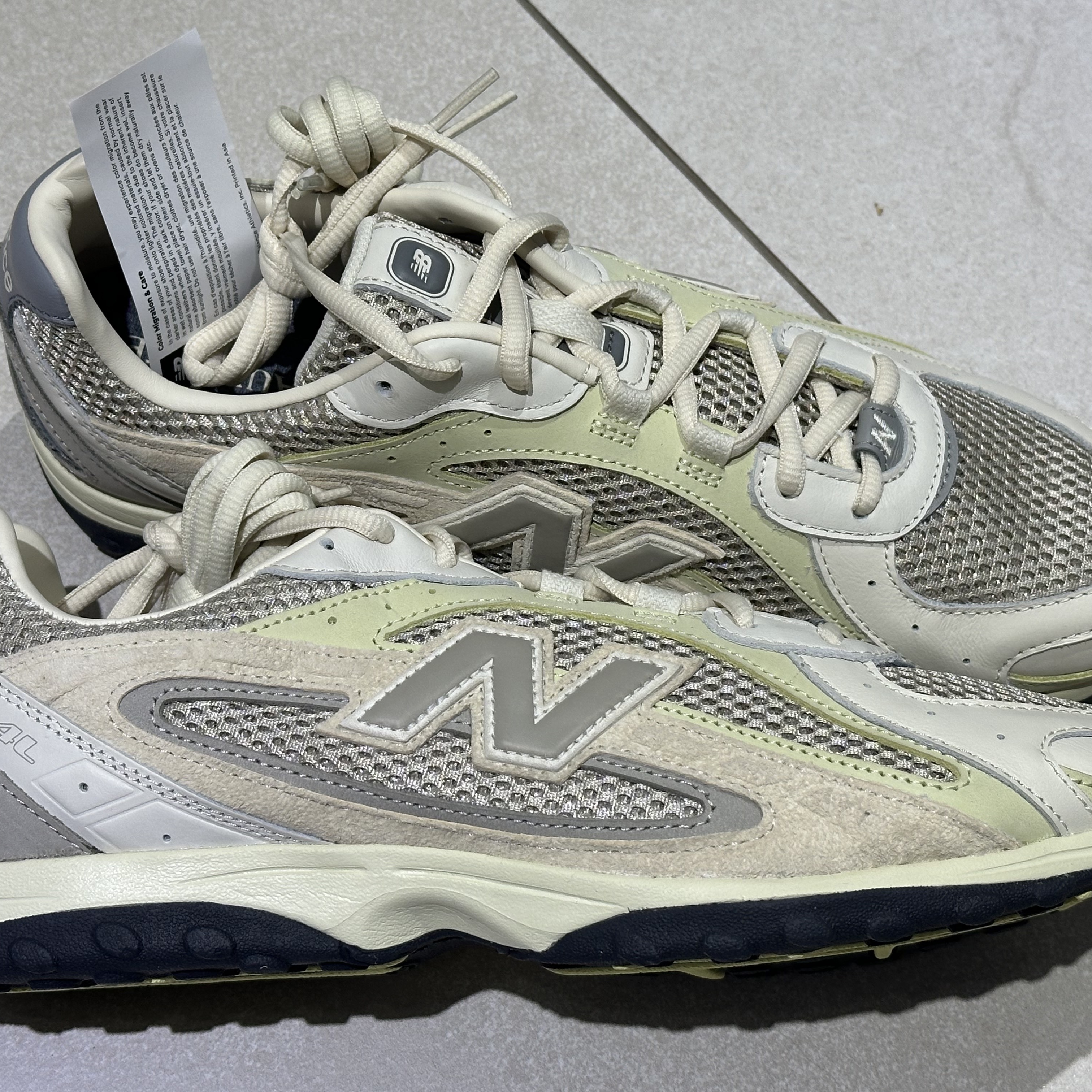 New Balance x Auralee 204L White Lime 착용 스타일 - 2
