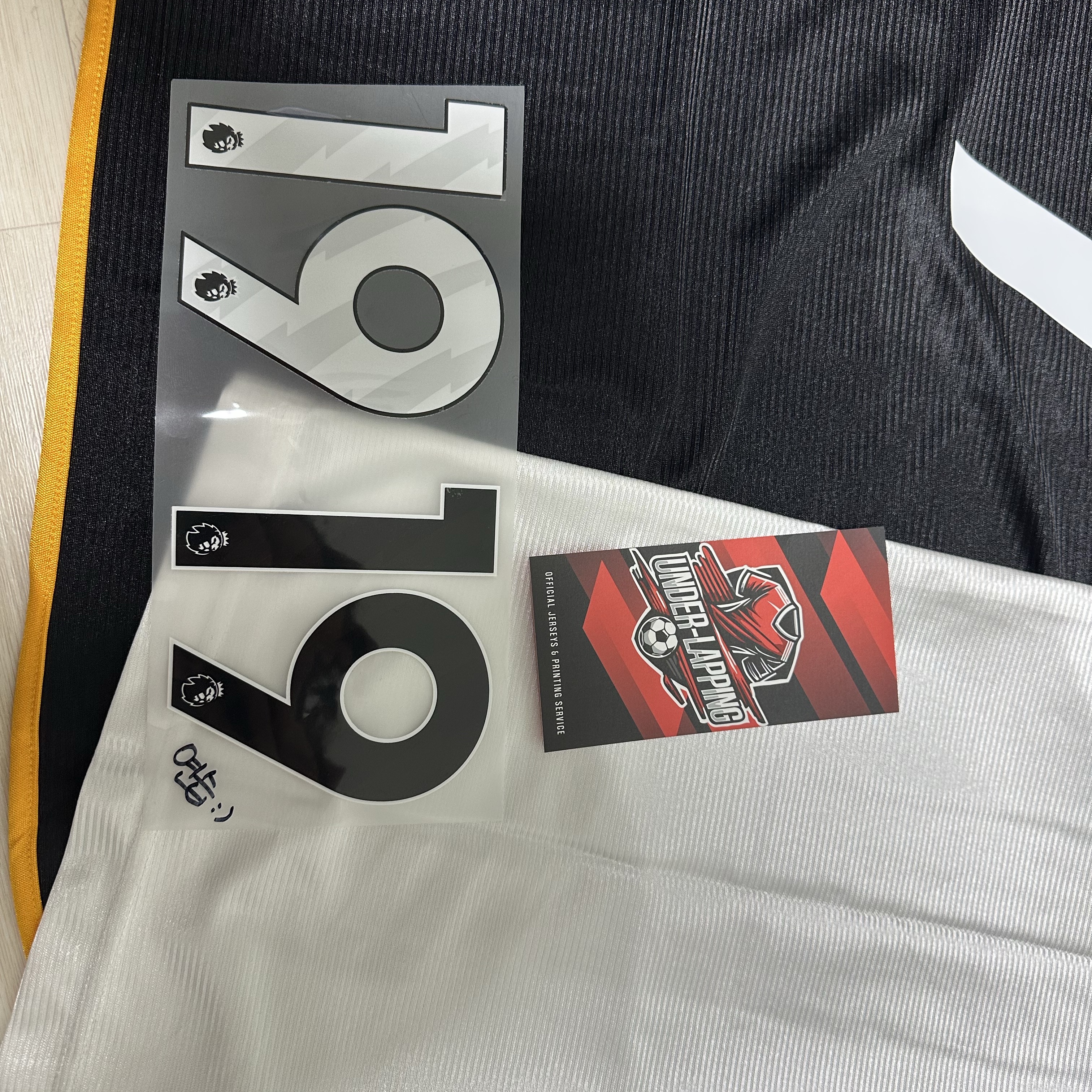 Adidas Real Madrid 99/00 Away Jersey Black - KR Sizing (Non Marking Ver.), Adidas Real Madrid 99/00 Home Jersey White - US Sizing (Non Marking Ver.) 착용 스타일 - 4