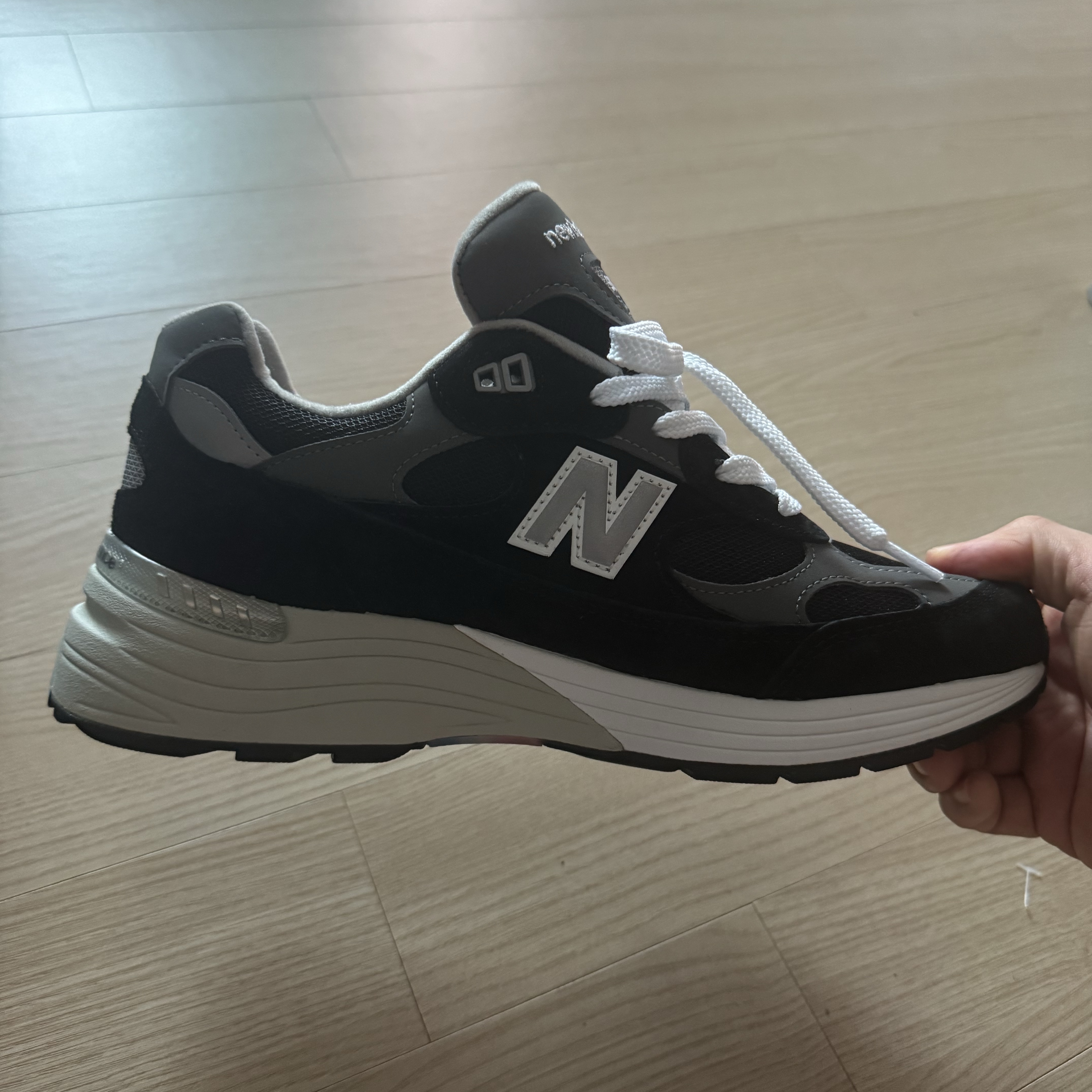 New Balance 992 Made in USA Core Black Grey 착용 스타일 - 2