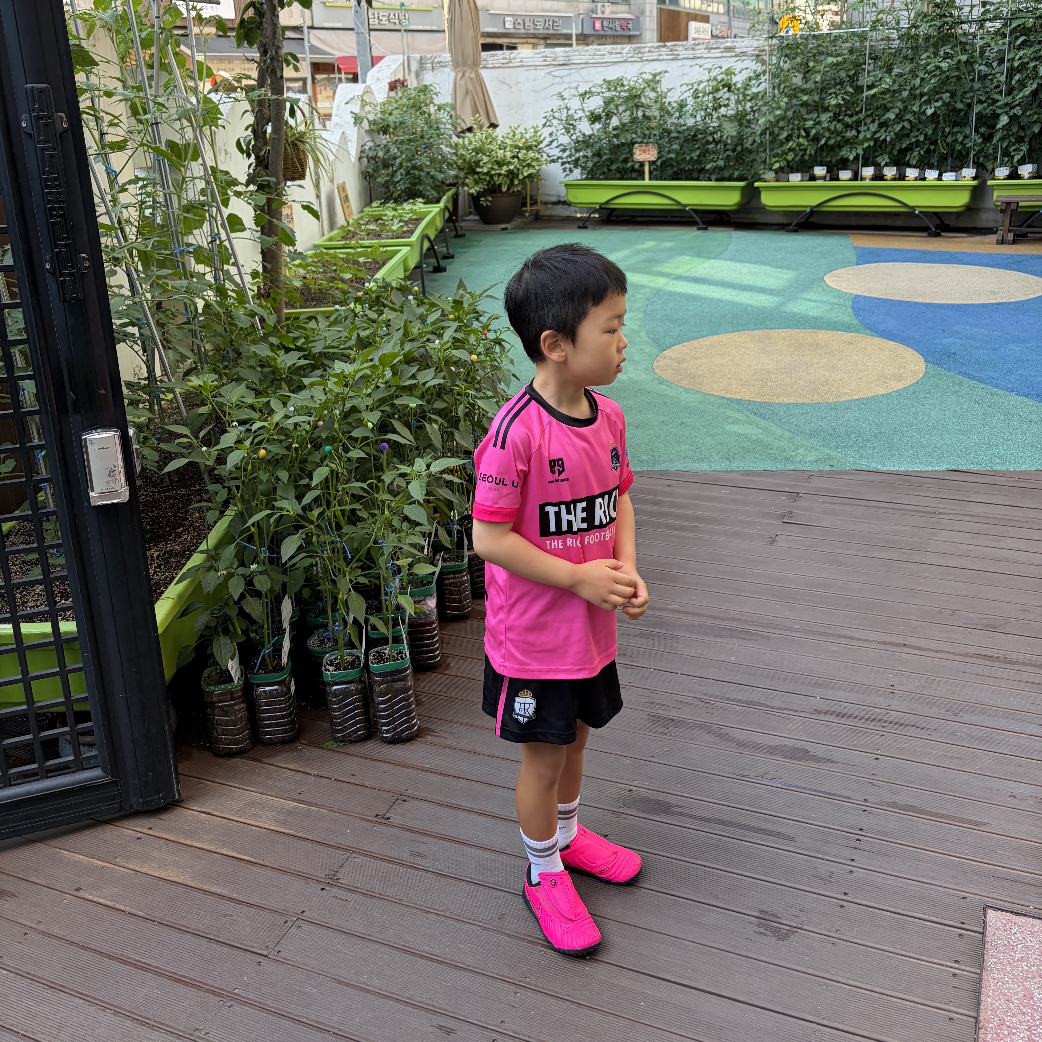 (PS) Nike Tiempo Legend 10 Club MG Fierce Pink Black, Supreme Mesh Mini Duffle Bag Black - 25SS 착용 스타일 - 1