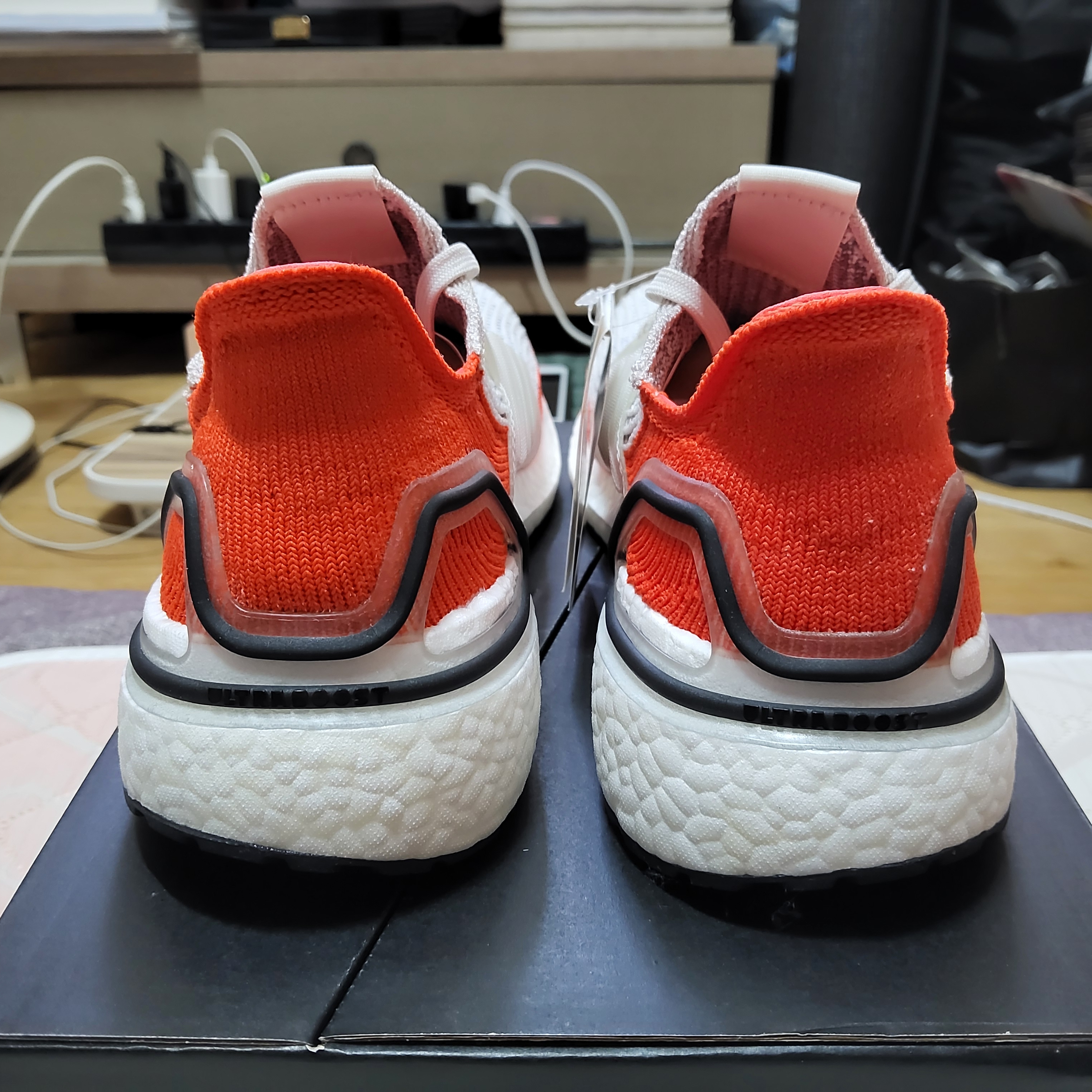 Adidas Ultraboost 19 Panda 착용 스타일 - 4