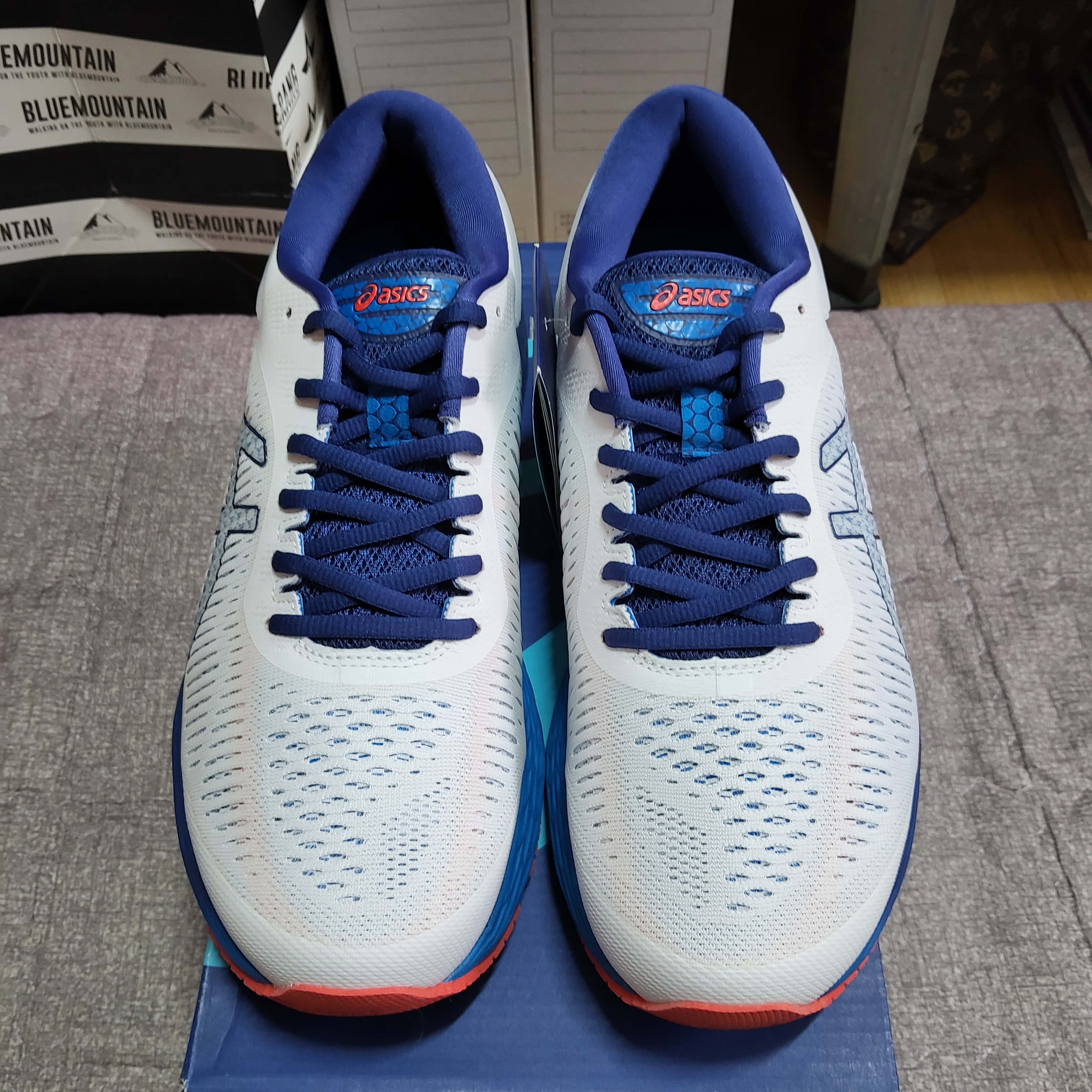 Asics Gel-Kayano 25 Glacier Grey 착용 스타일 - 2